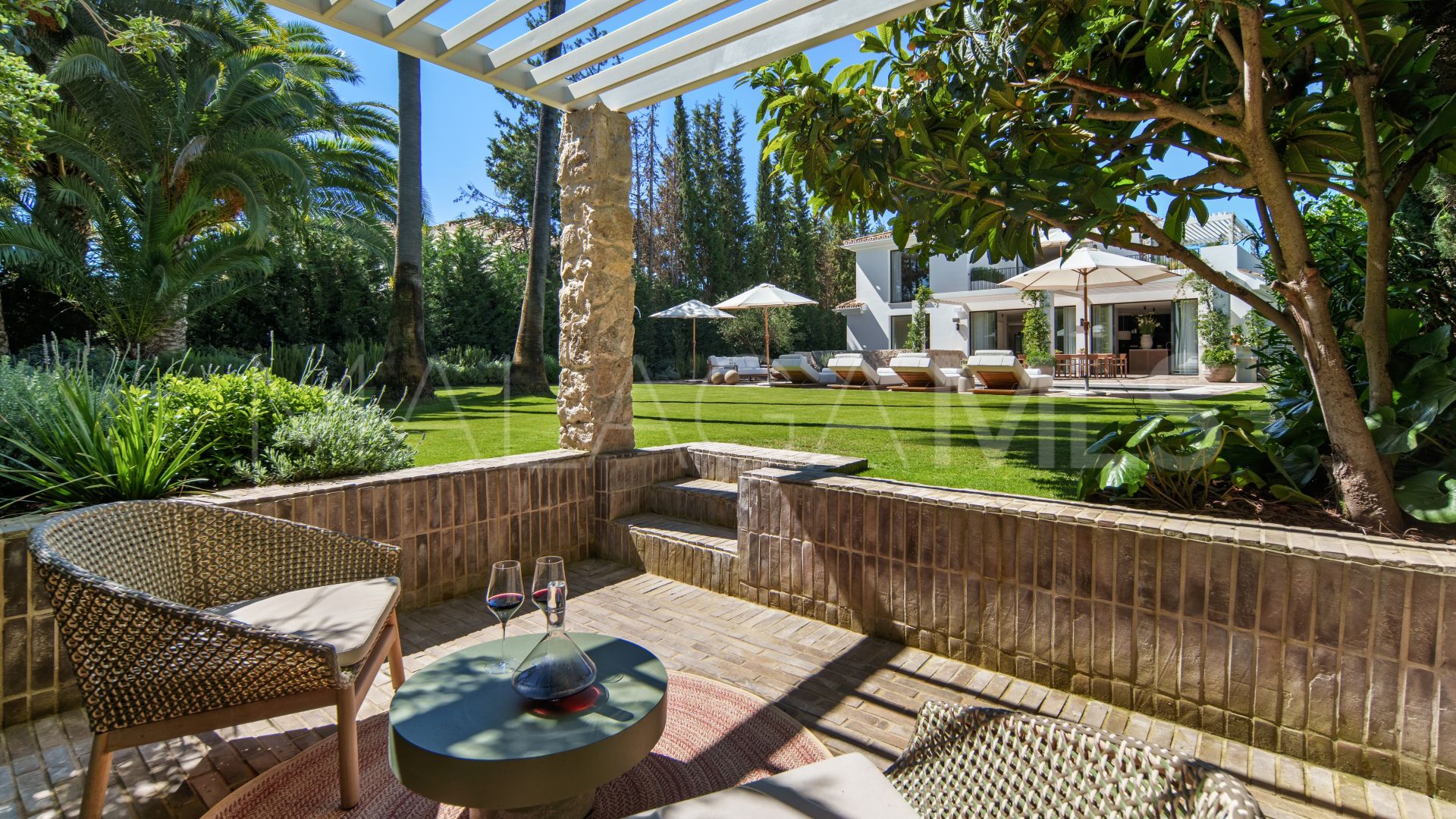 Villa for sale in Las Brisas