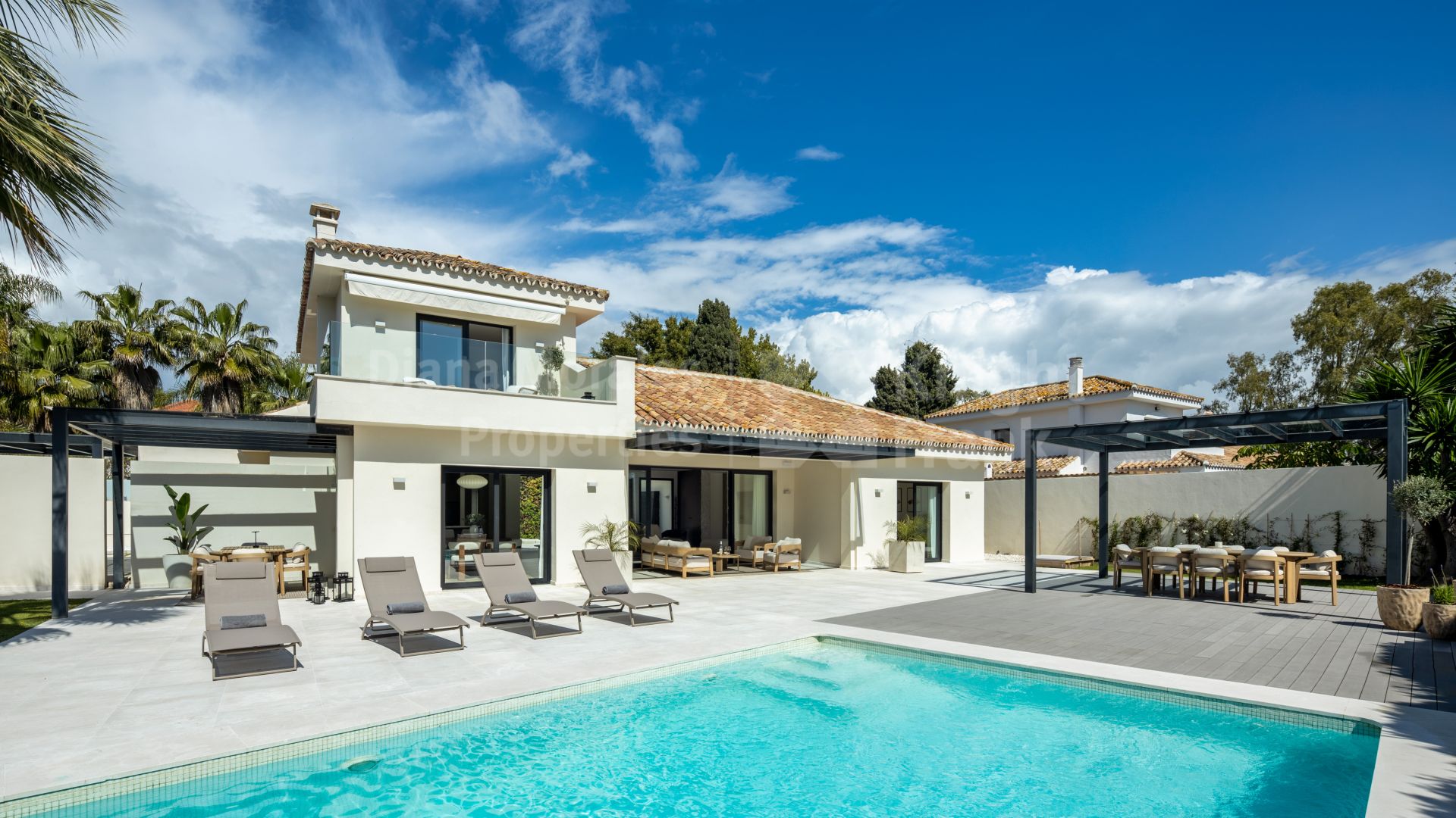 Cortijo Blanco, Villa Aria, villa de estilo mediterráneo renovada junto a la playa