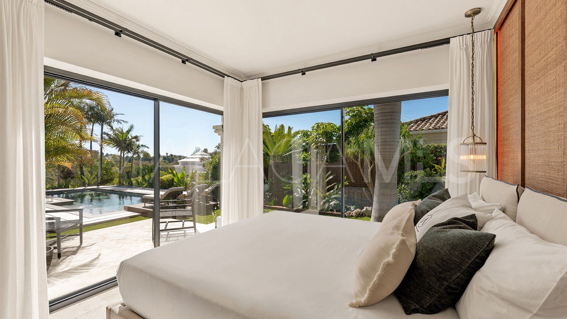 Villa for sale in Bellevue