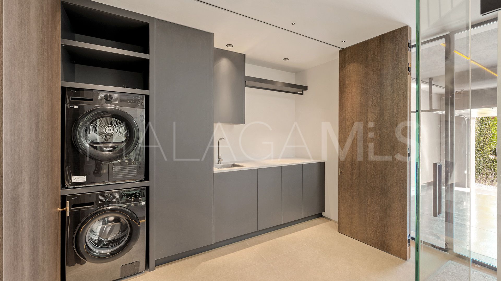 Villa for sale in Bellevue