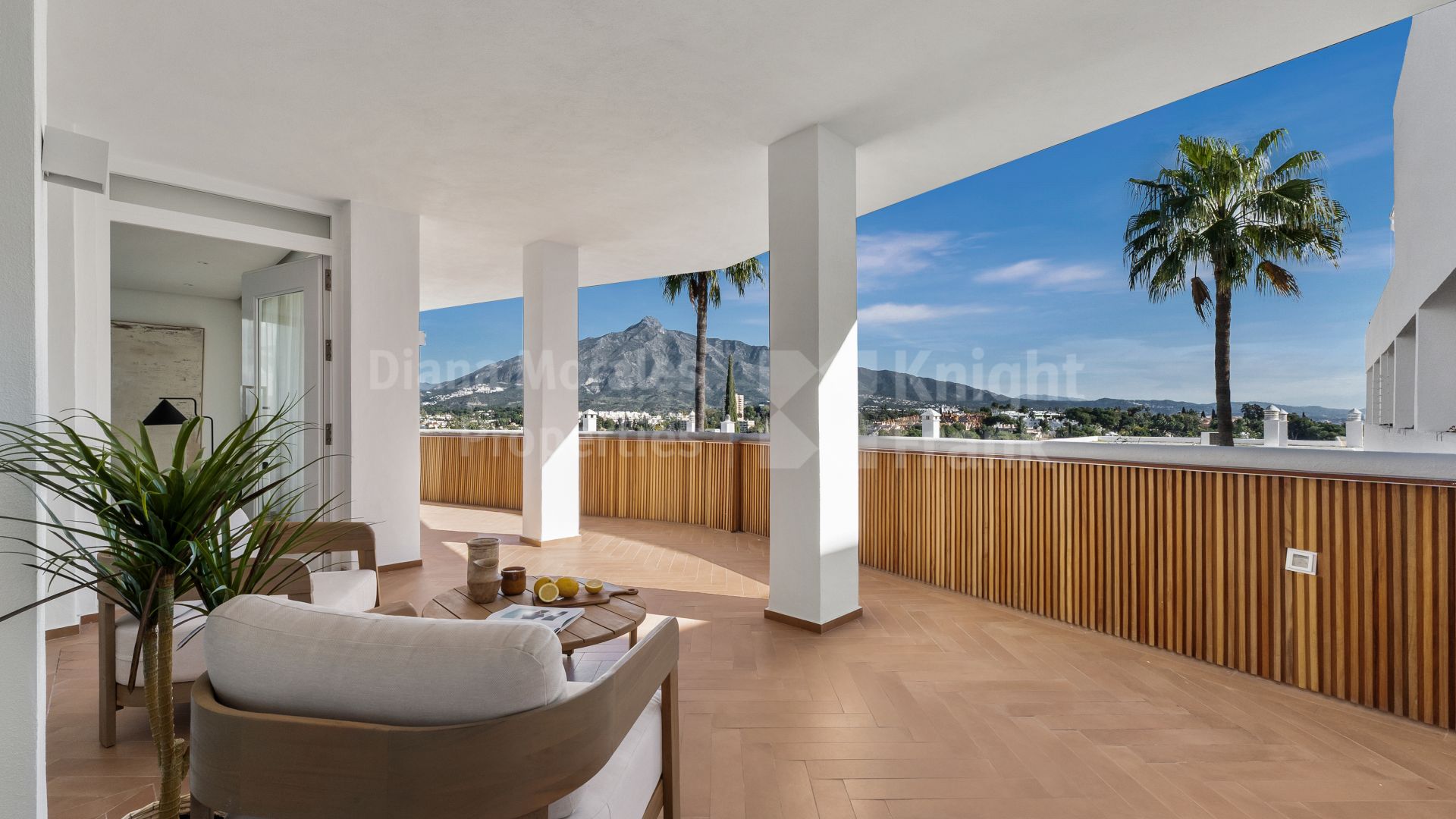 Jardines de Andalucia, Jardines 10, квартира с видом на бухту Ла-Конча в Новой Андалусии