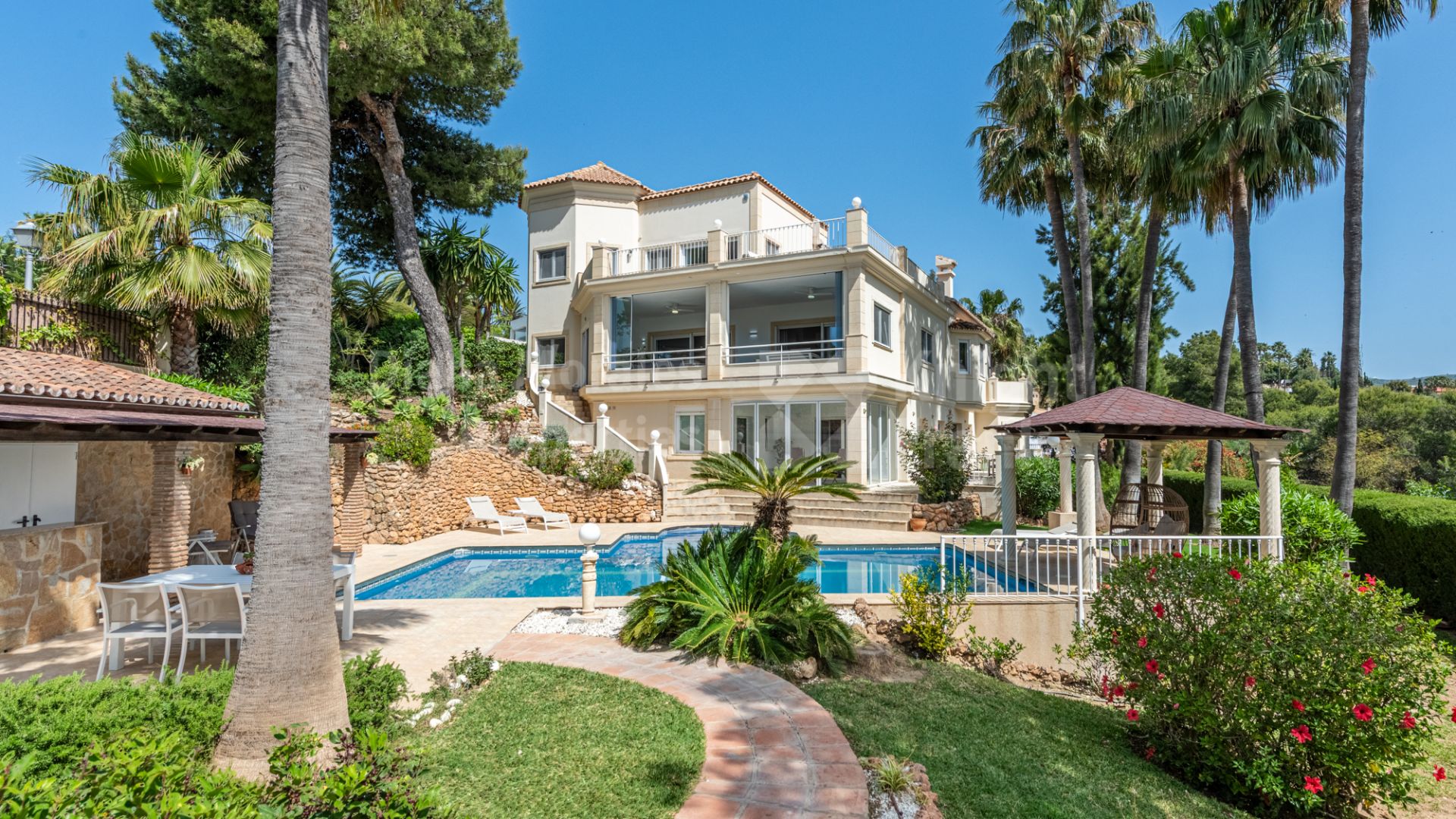 Las Chapas 16, energieeffiziente mediterrane Villa in Hacienda Las Chapas