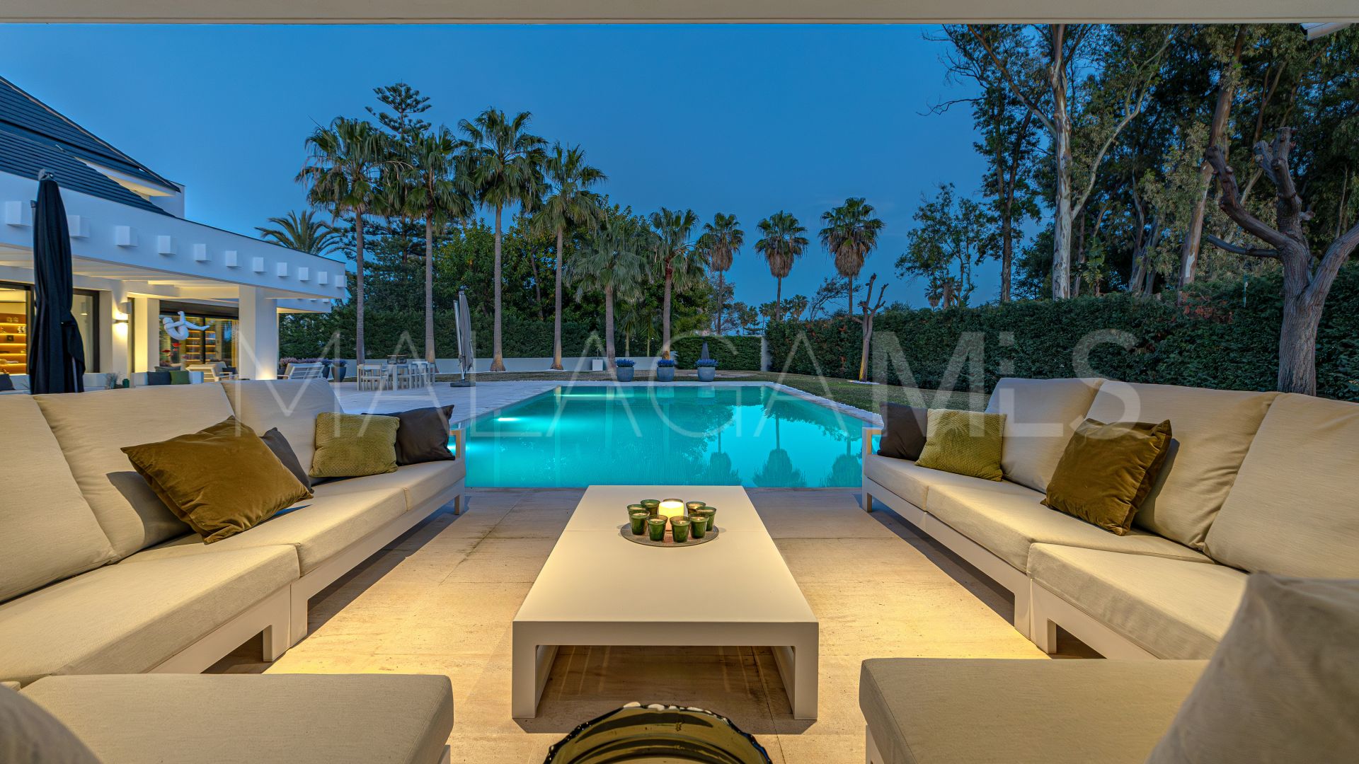 Villa for sale in Guadalmina Baja