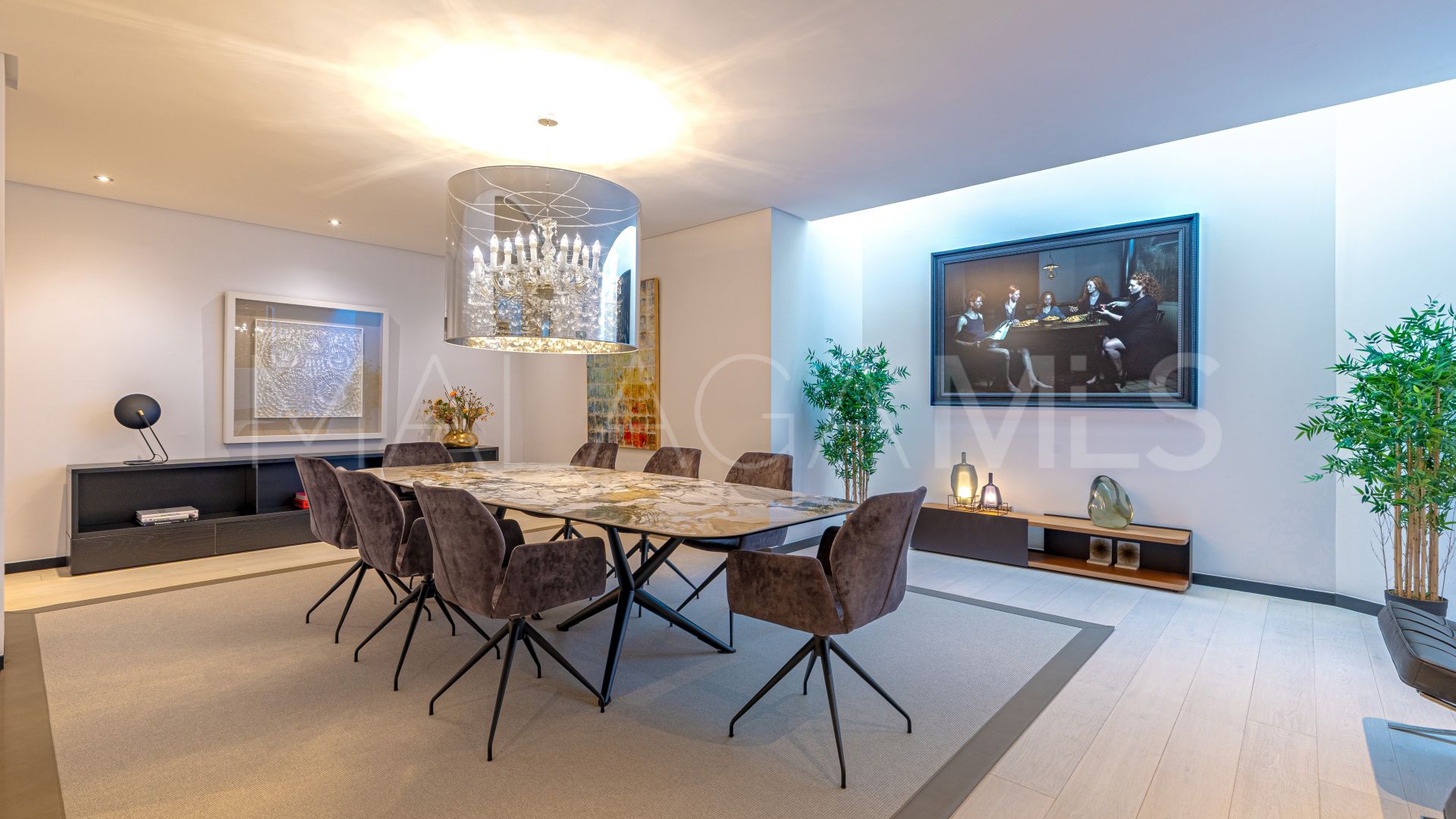 Villa for sale in Guadalmina Baja