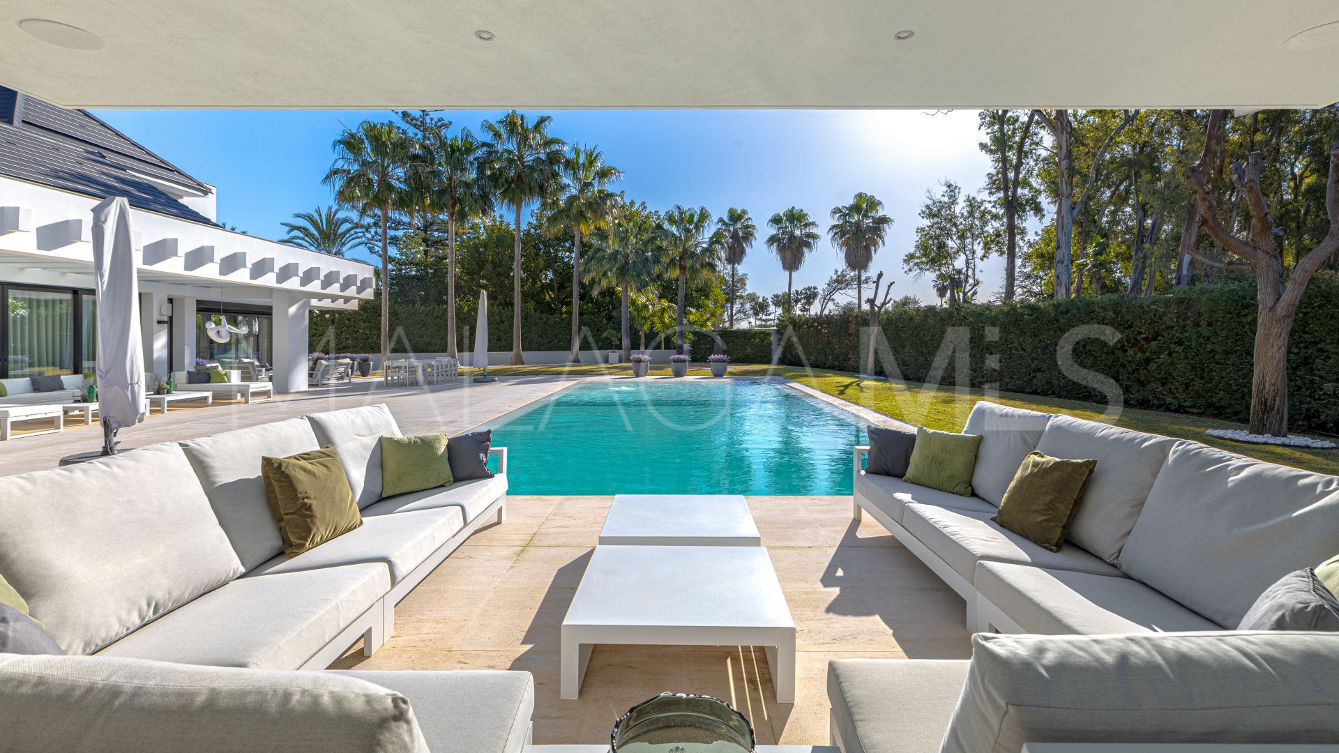 Villa for sale in Guadalmina Baja