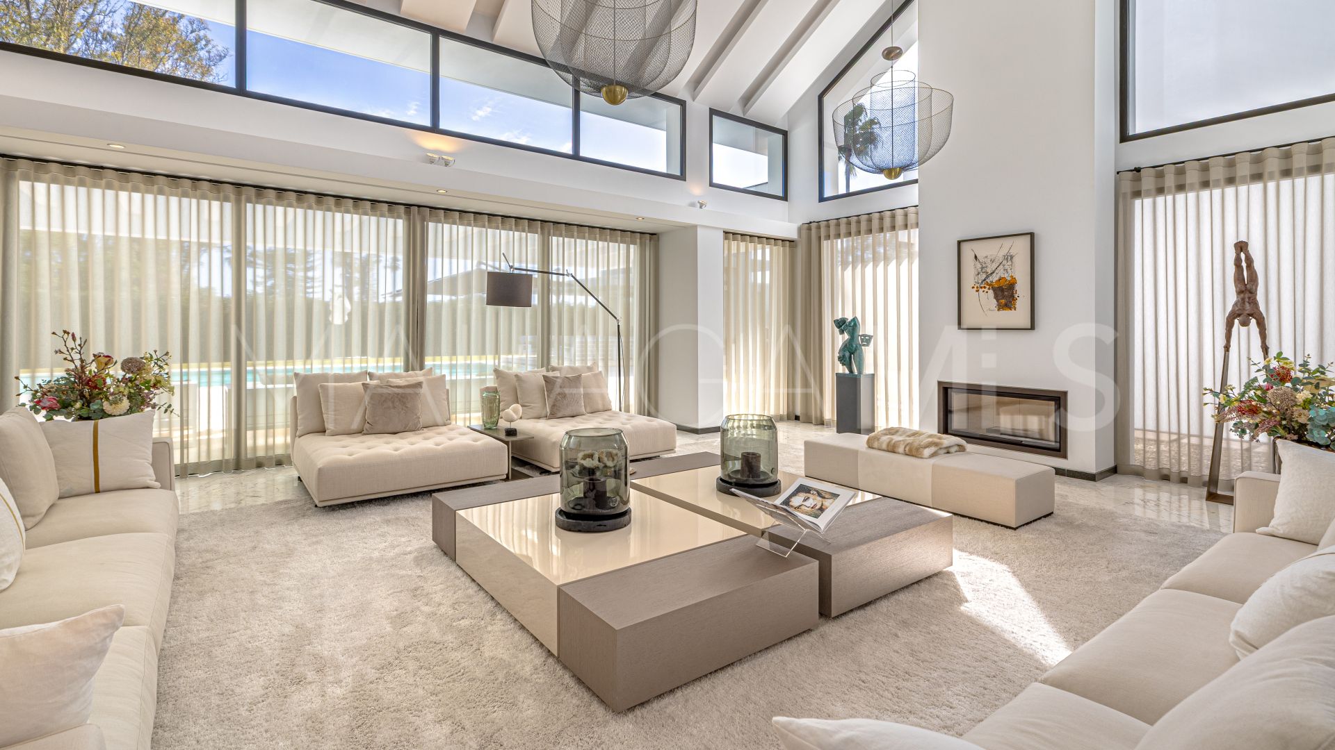 Villa for sale in Guadalmina Baja