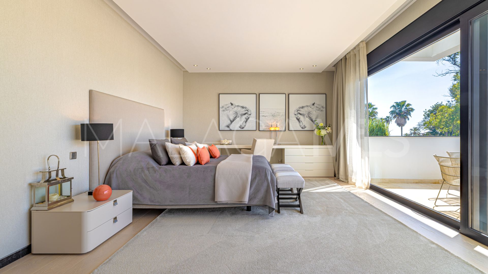 Villa for sale in Guadalmina Baja