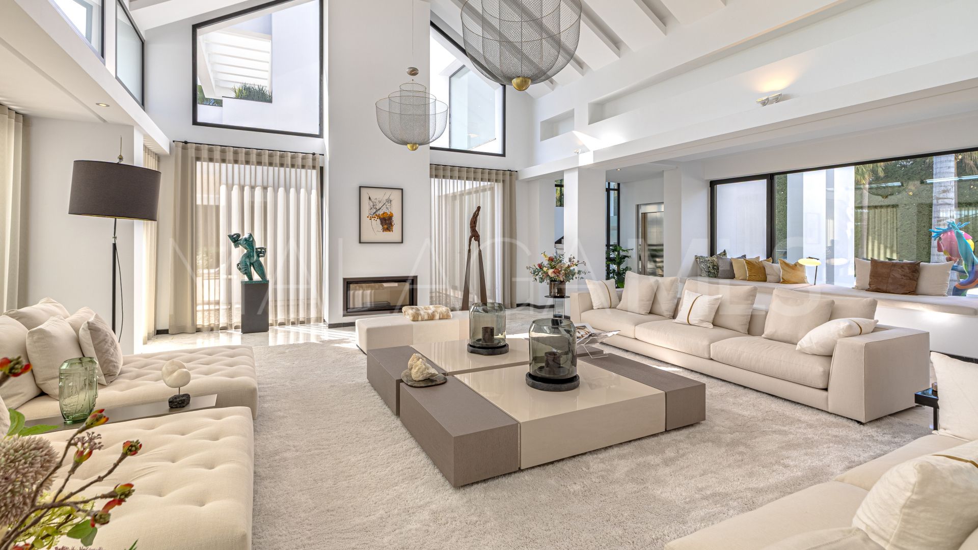 Villa for sale in Guadalmina Baja