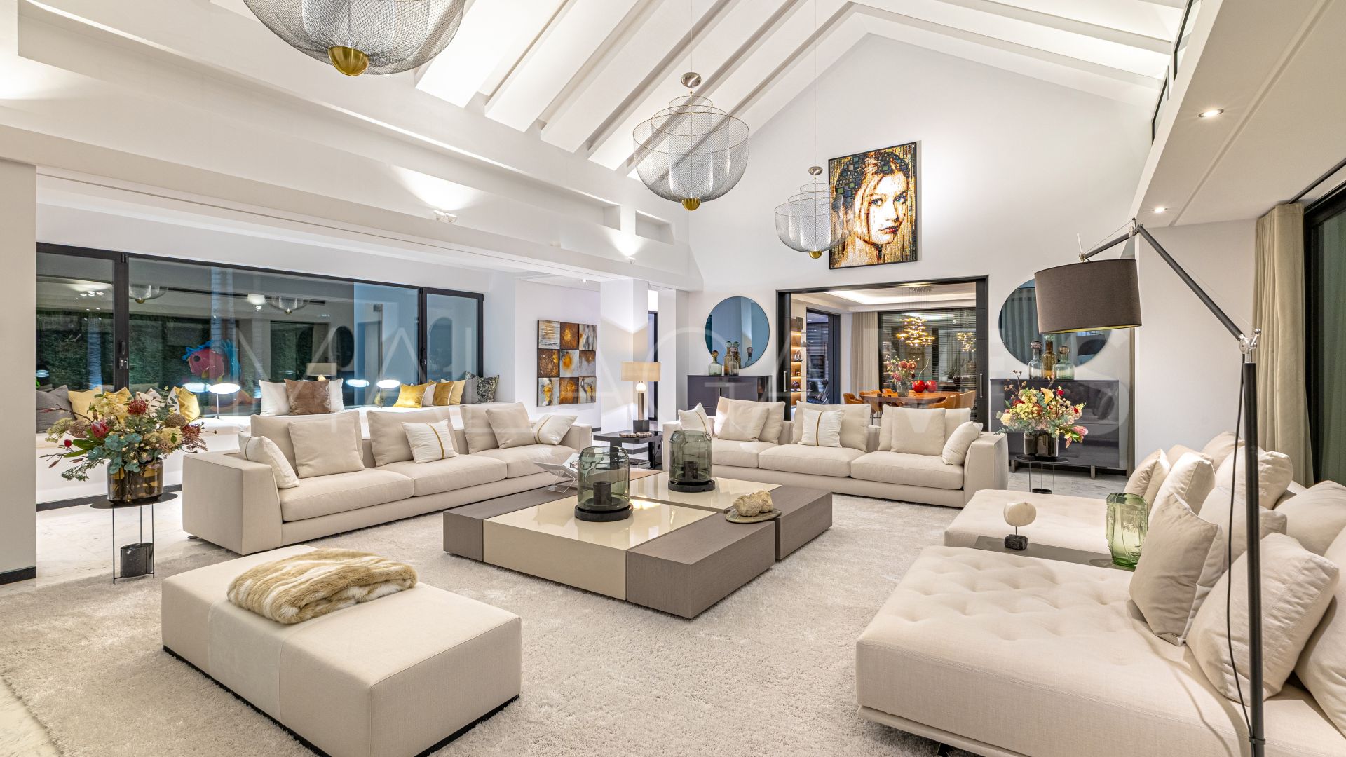 Villa for sale in Guadalmina Baja