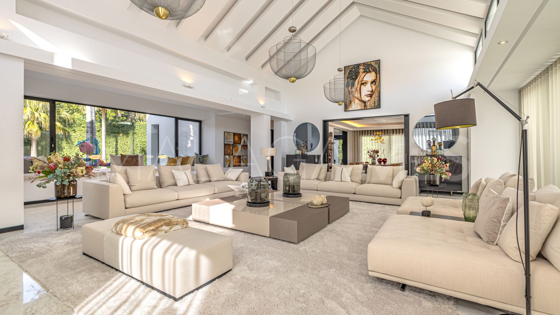 Villa for sale in Guadalmina Baja