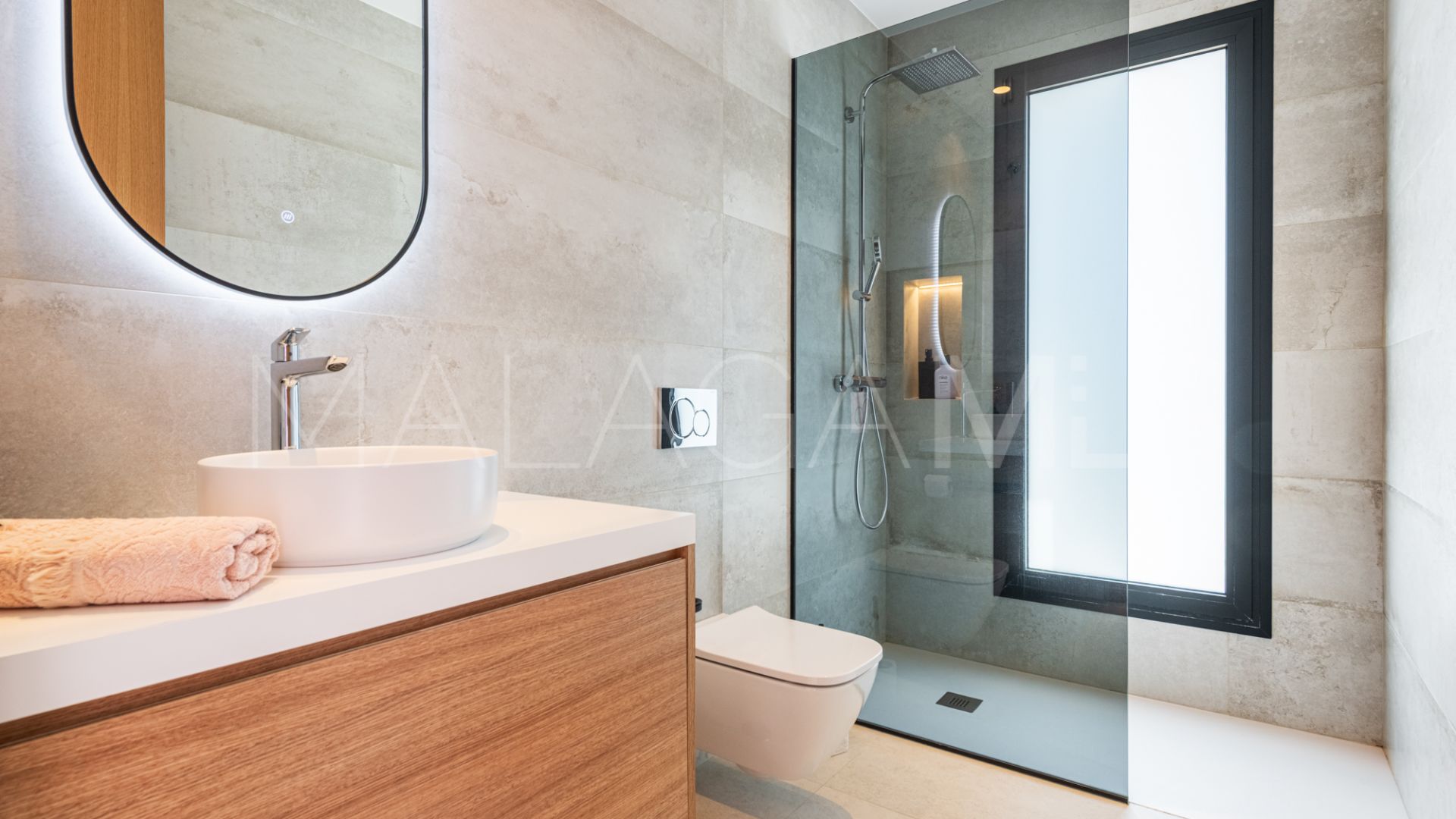 Villa for sale in Casares