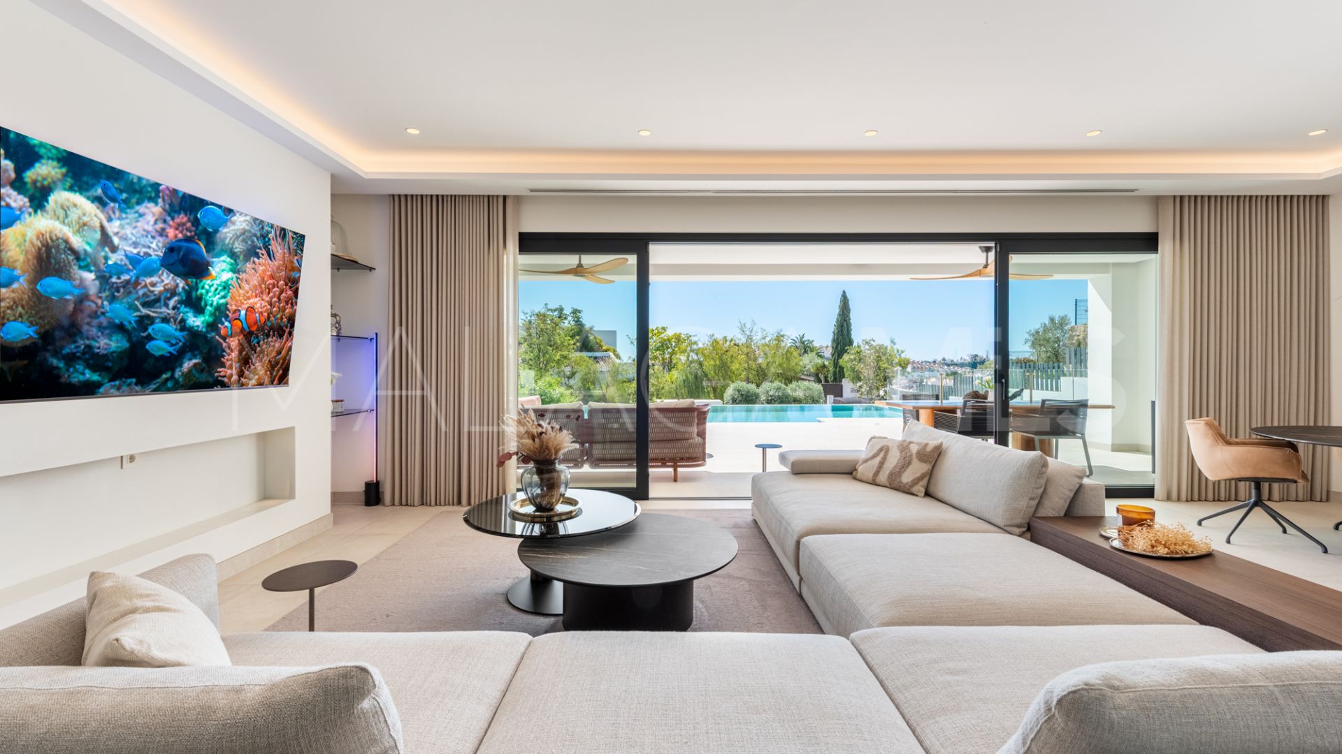 Villa for sale in Casares