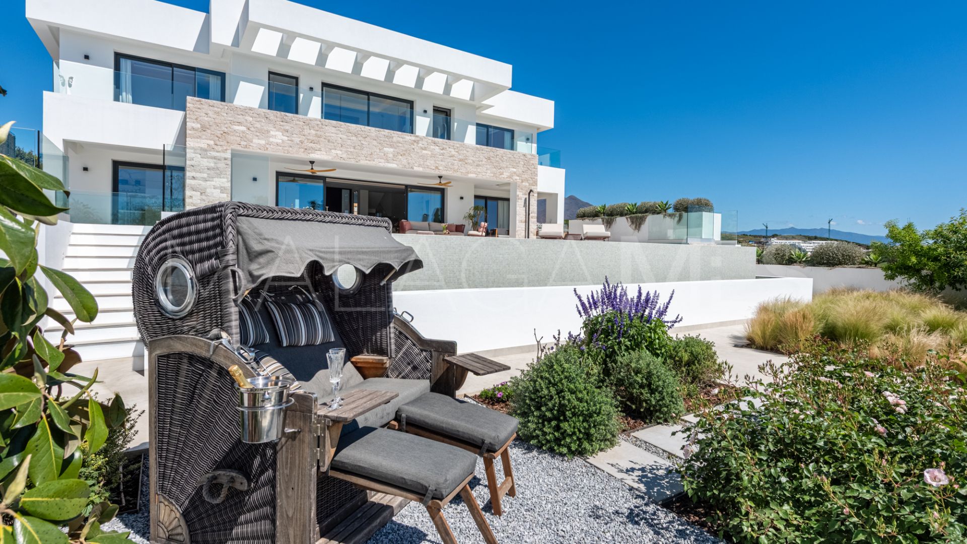 Villa for sale in Casares