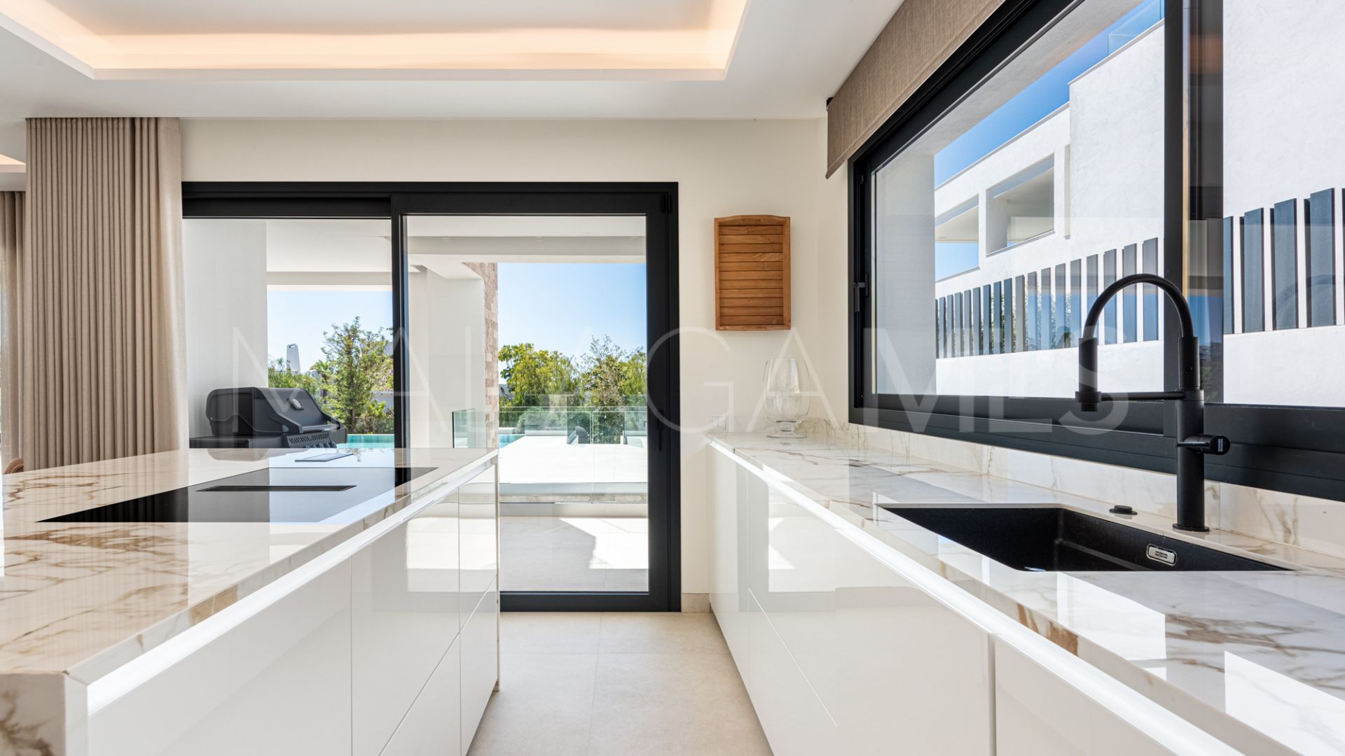 Villa for sale in Casares