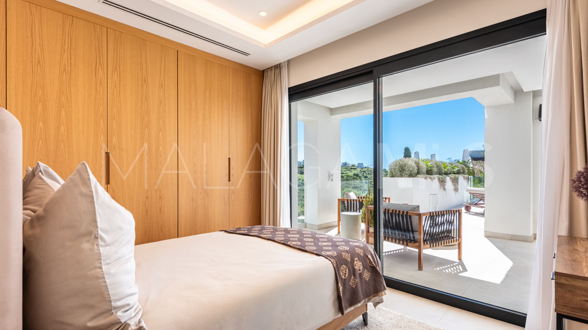 Villa for sale in Casares