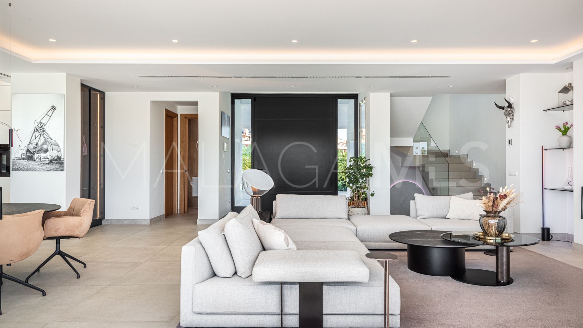 Villa for sale in Casares