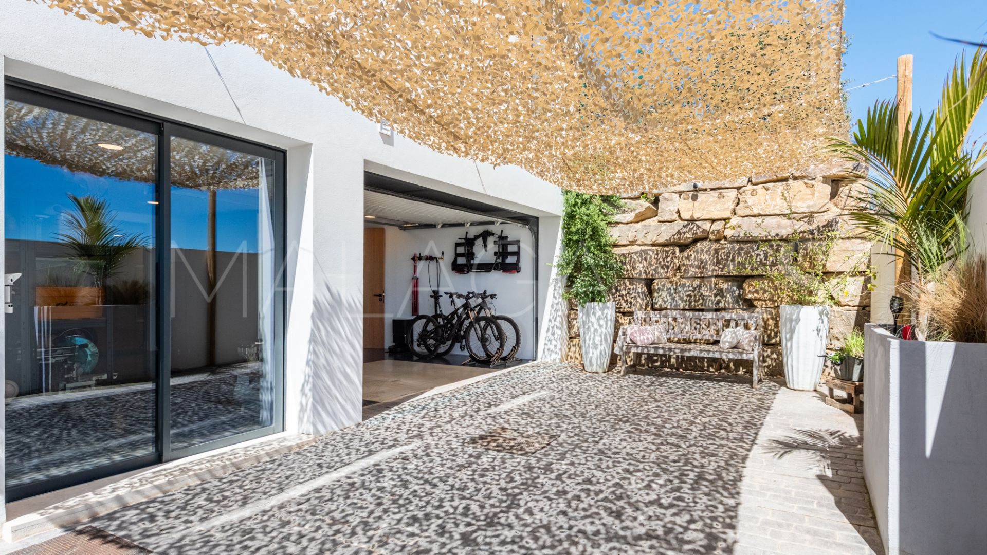 Villa for sale in Casares