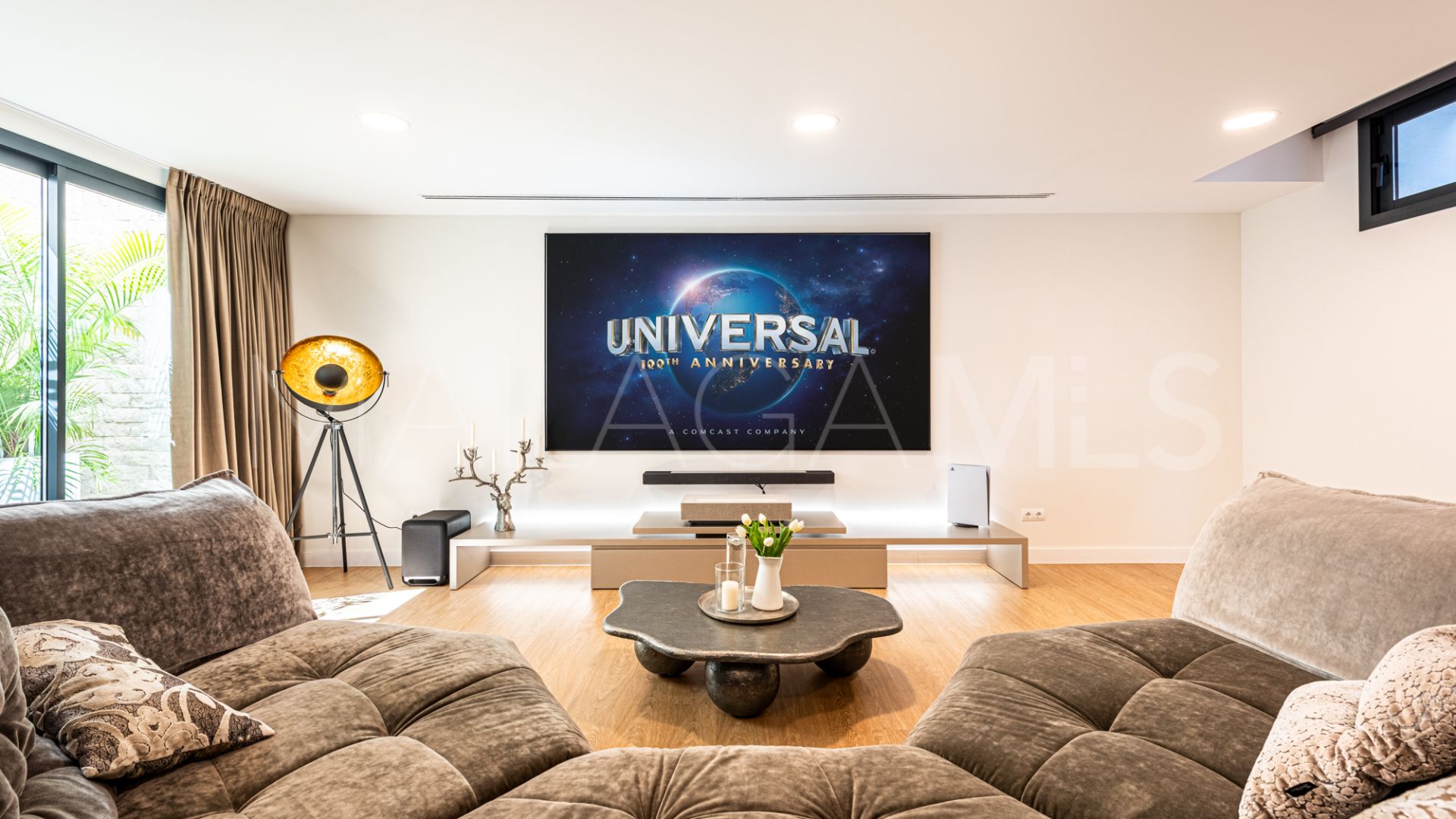 Villa for sale in Casares