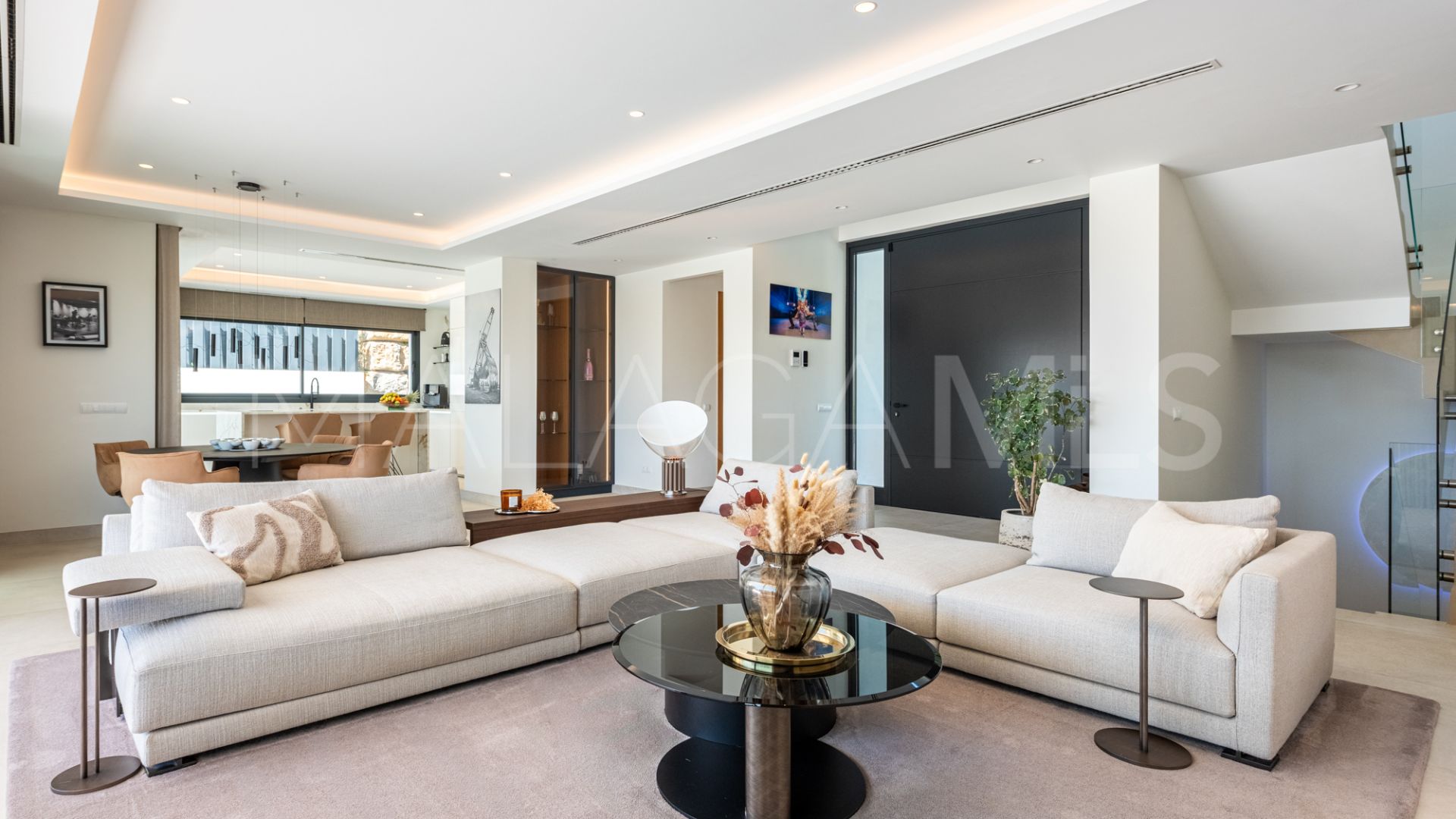 Villa for sale in Casares