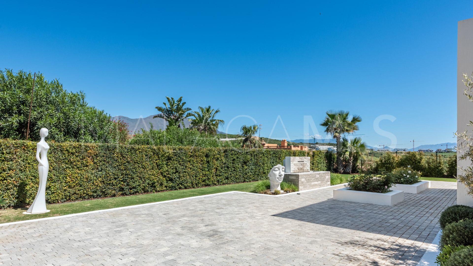 Villa for sale in Casares
