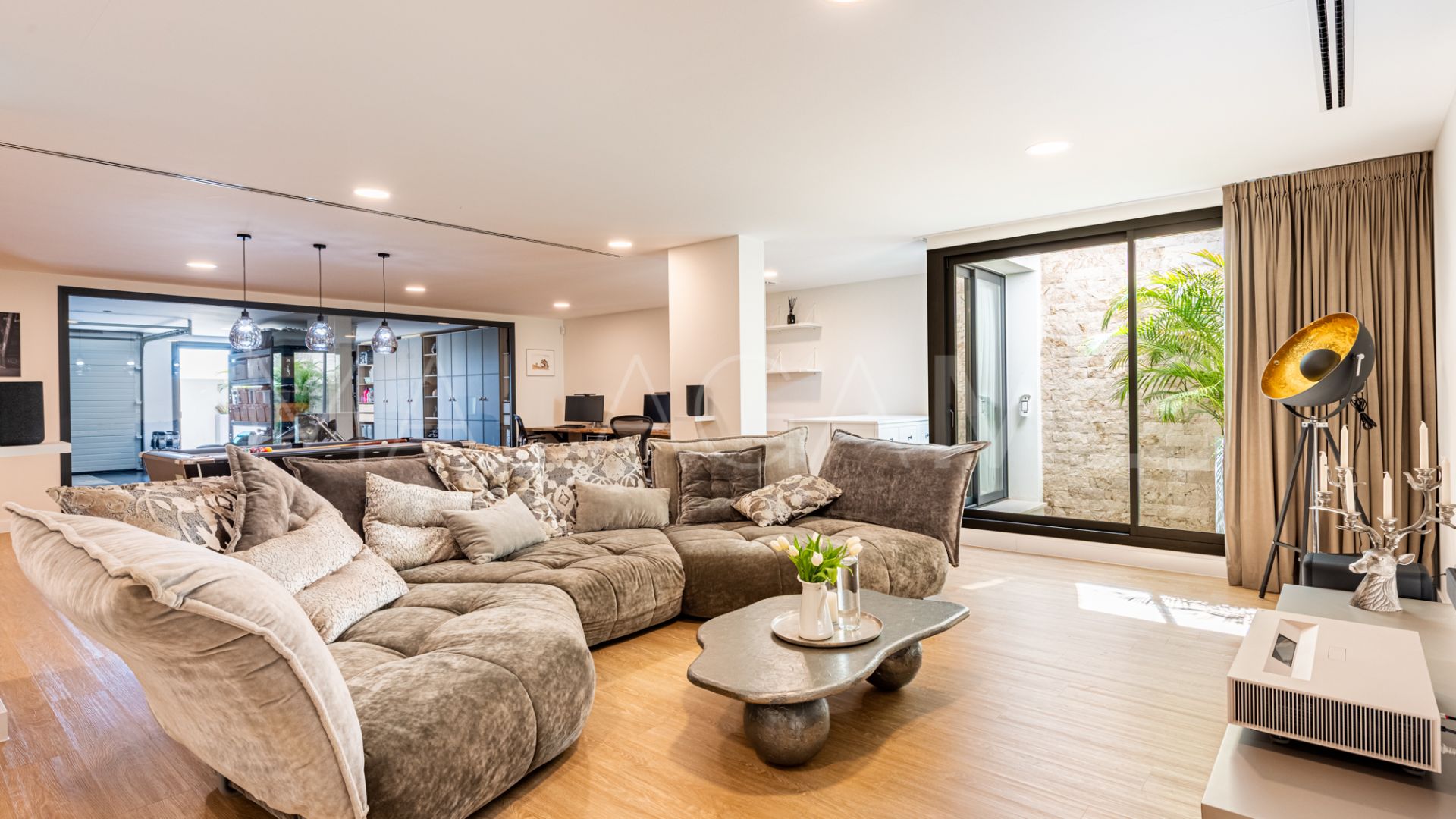 Villa for sale in Casares