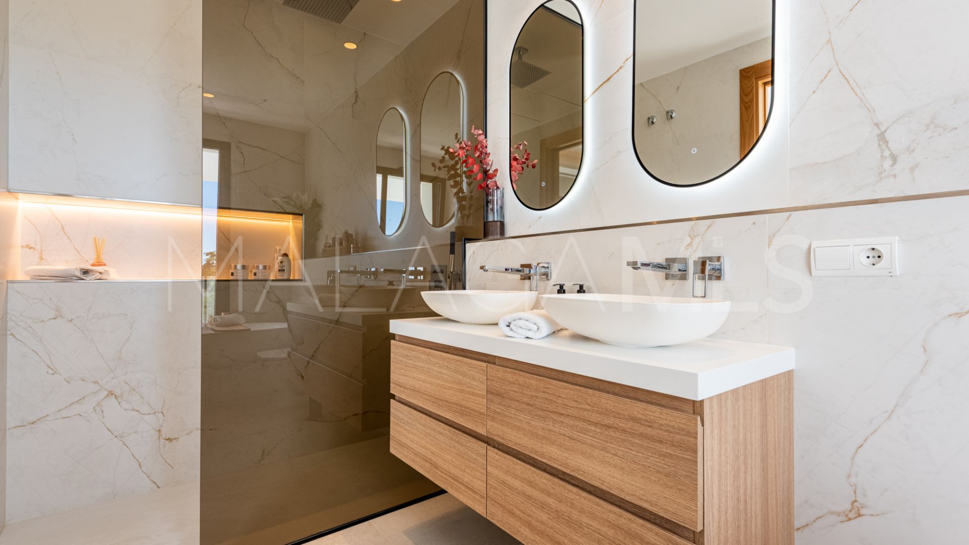 Villa for sale in Casares