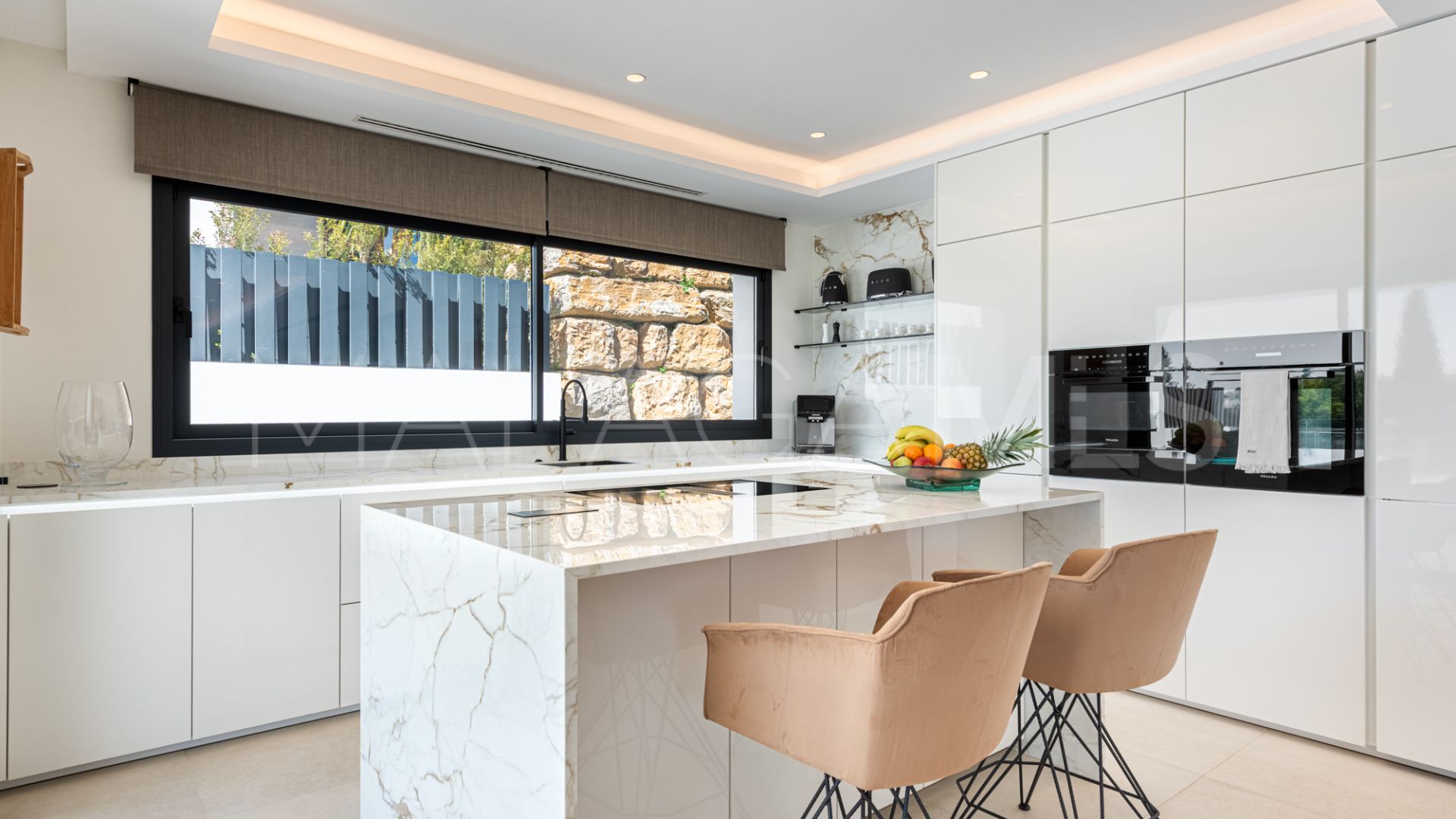 Villa for sale in Casares