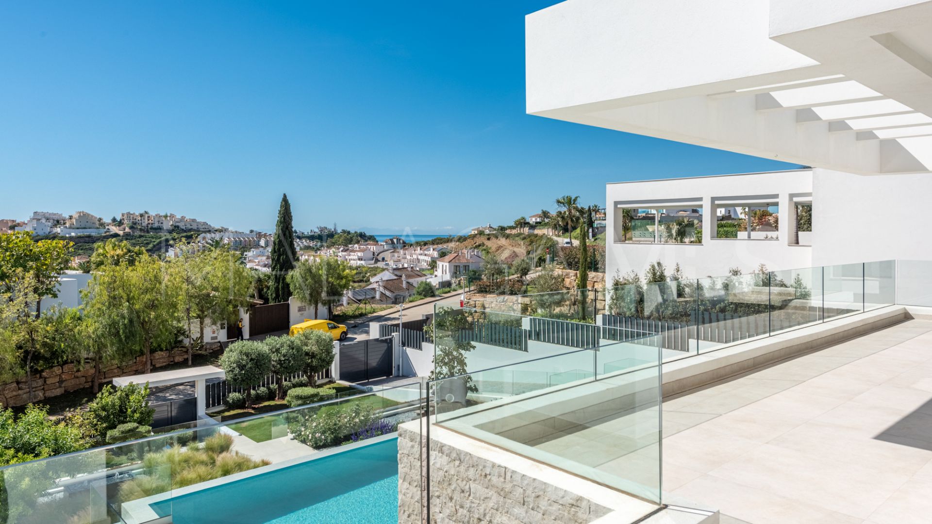 Villa for sale in Casares