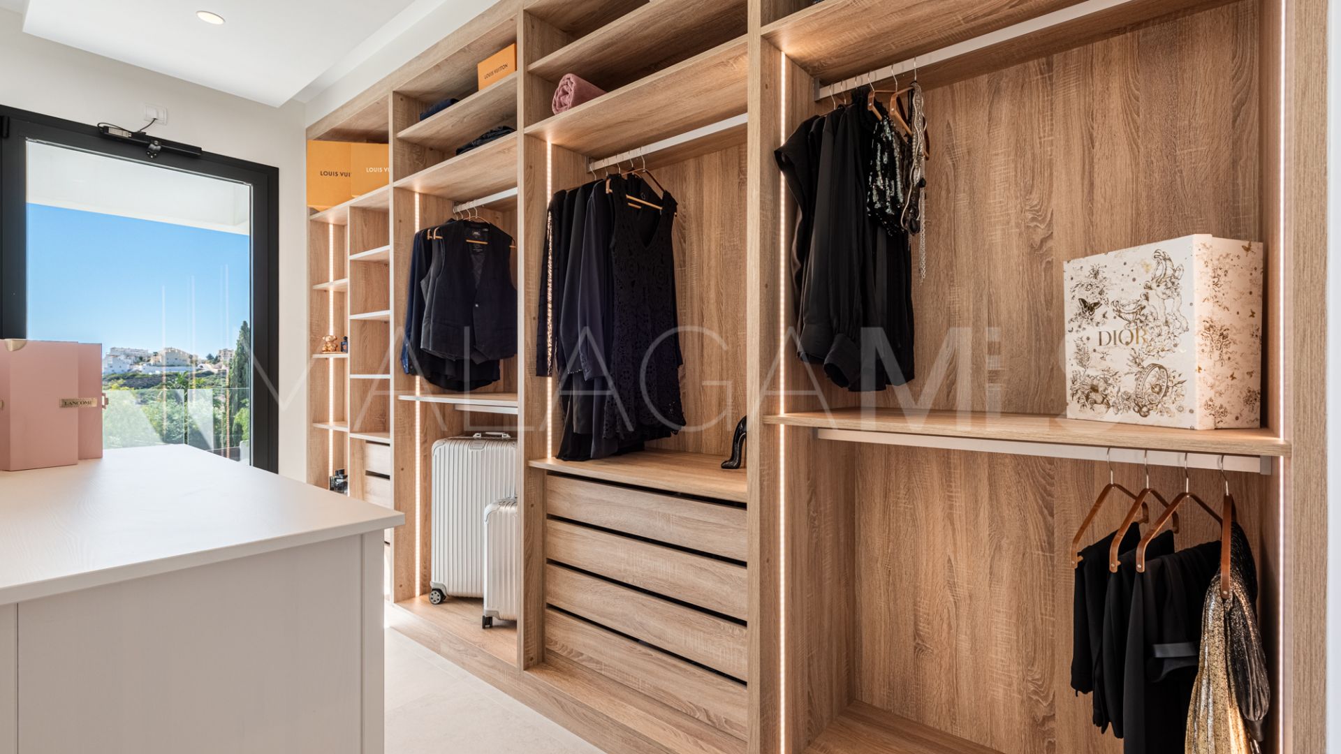 Villa for sale in Casares