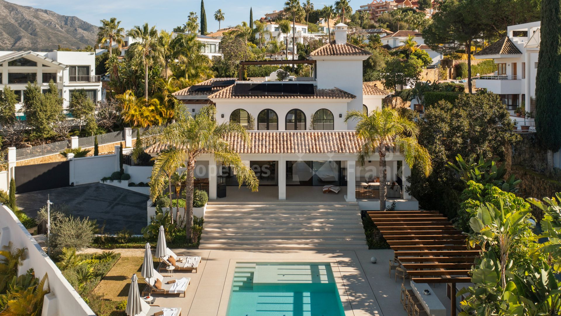 Los Naranjos, Villa Maya, élégance contemporaine au bord du golf à Nueva Andalucía
