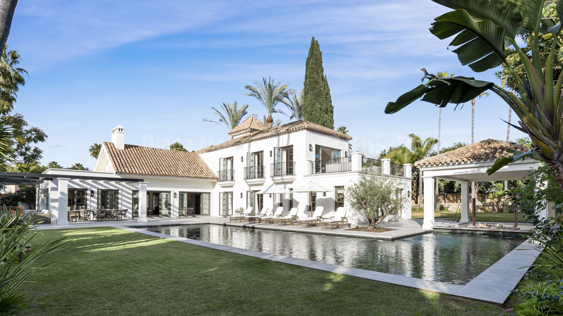 Nueva Andalucia, Villa Hacienda, l'élégance contemporaine au cœur de la Golf Valley
