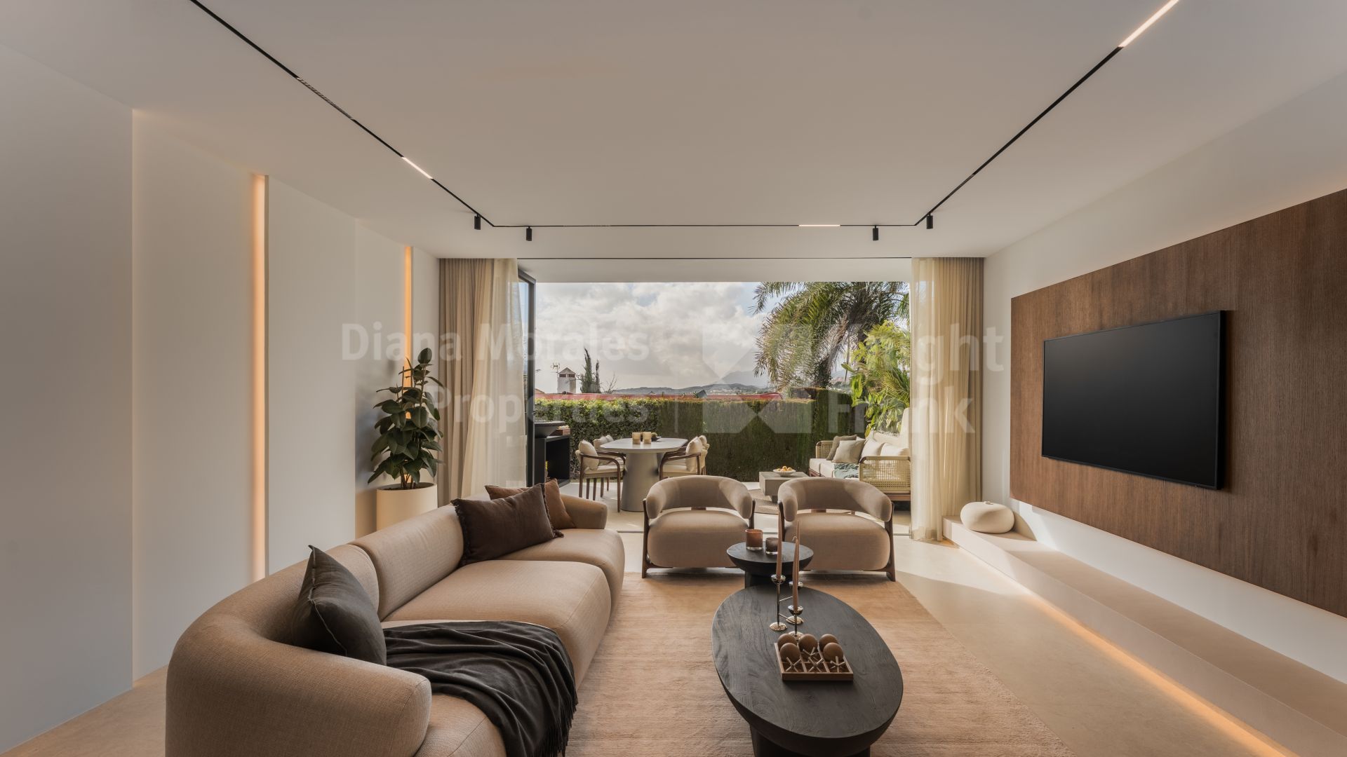 Casa Suma, a contemporary semi-detached house in Los Altos de Aloha