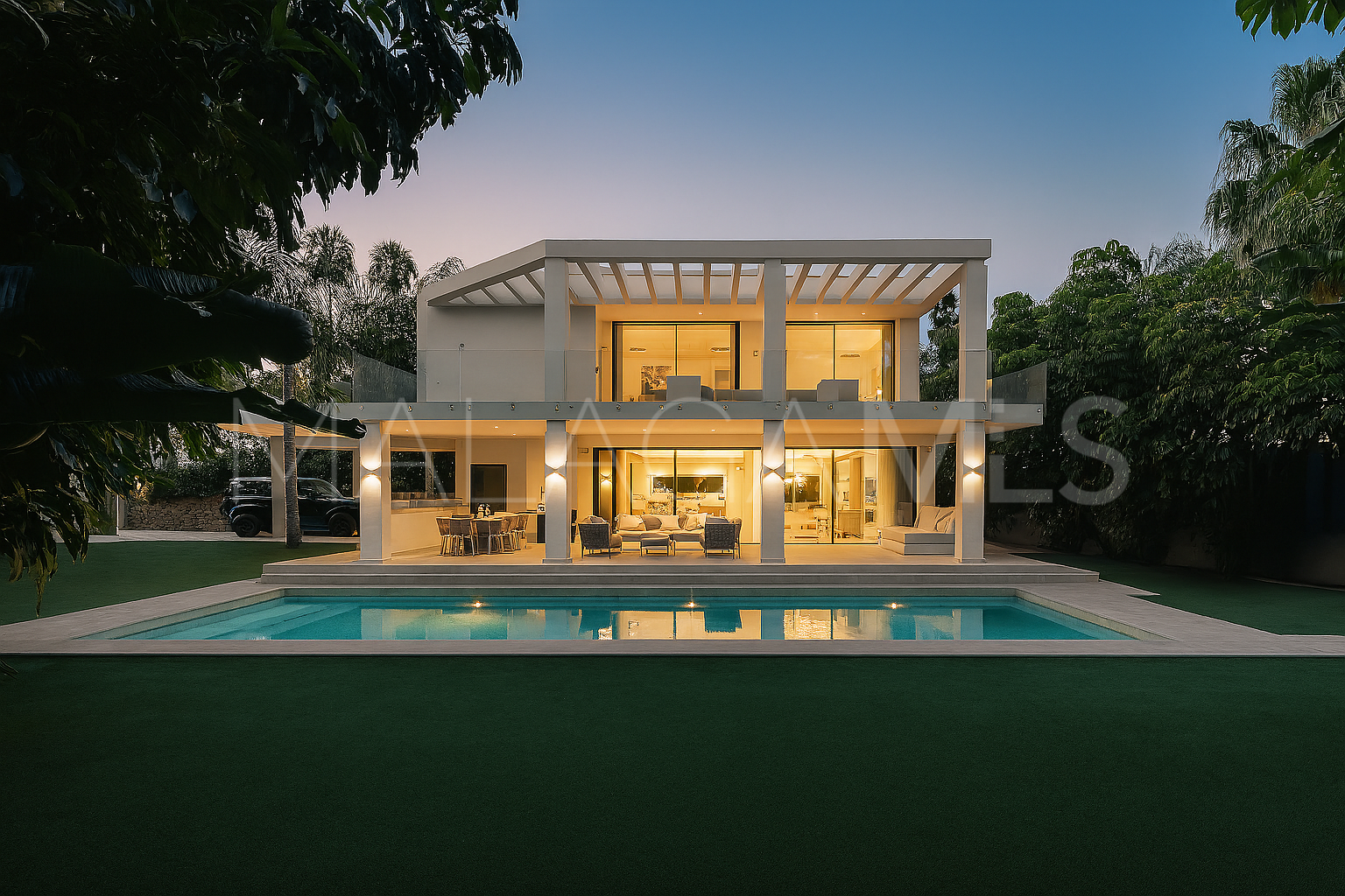 Buy villa in El Herrojo with 5 bedrooms