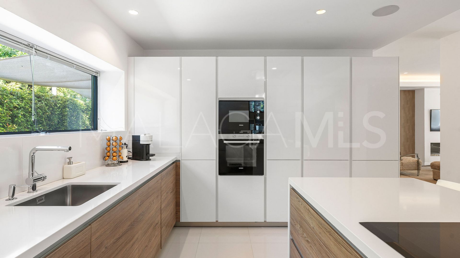 Buy villa in El Herrojo with 5 bedrooms