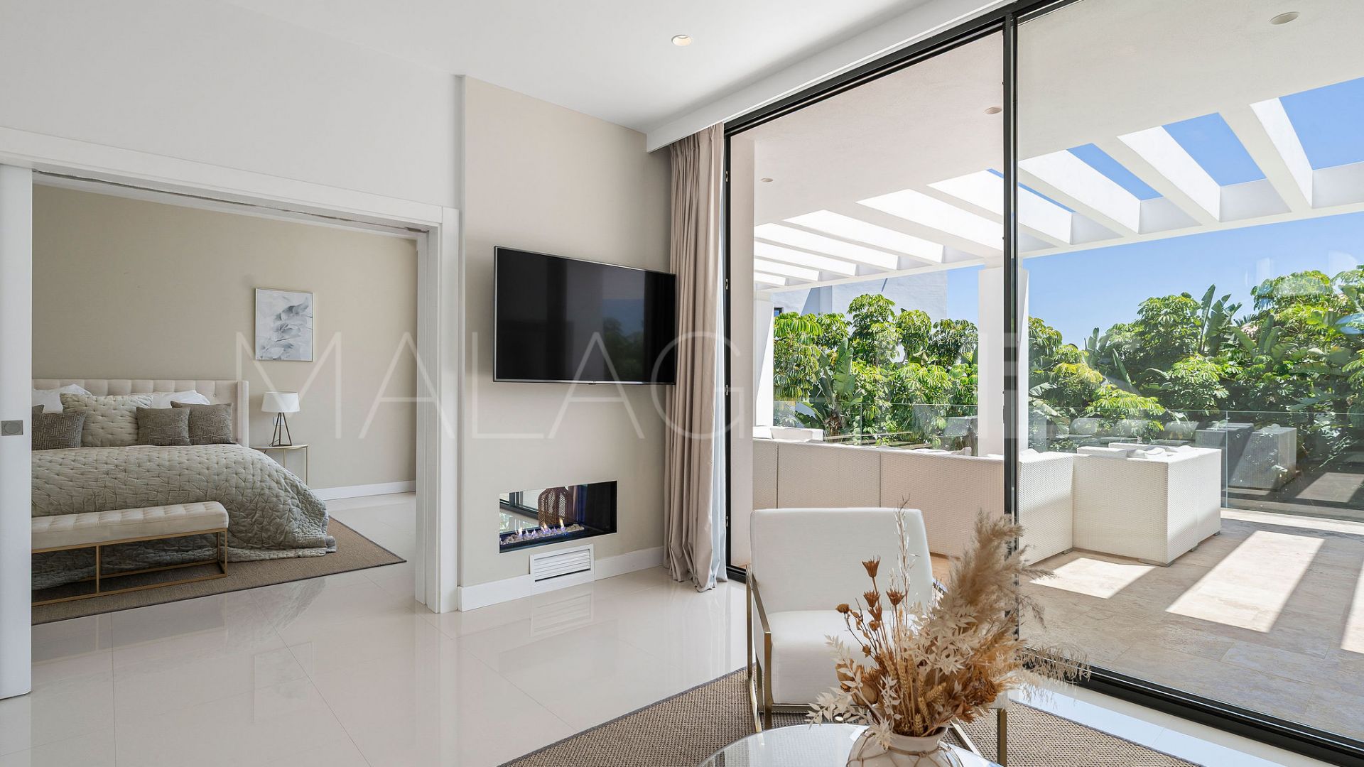 Buy villa in El Herrojo with 5 bedrooms