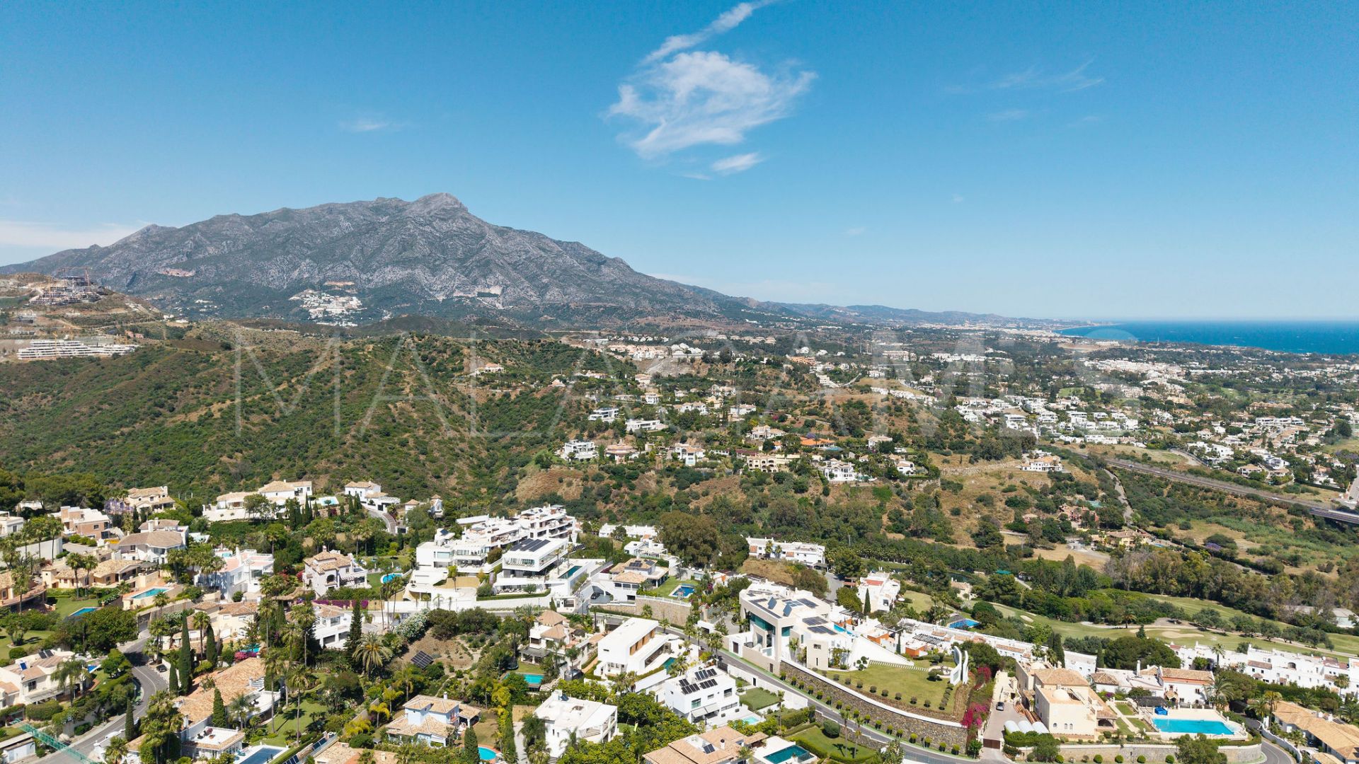 Buy villa in El Herrojo with 5 bedrooms