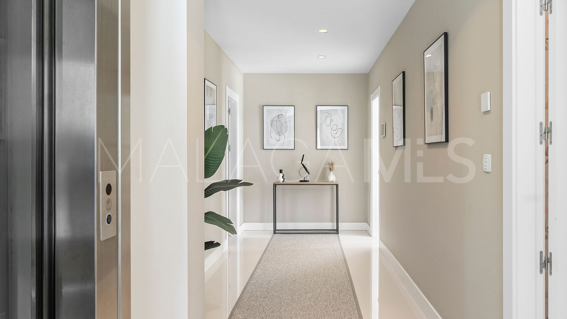 Buy villa in El Herrojo with 5 bedrooms