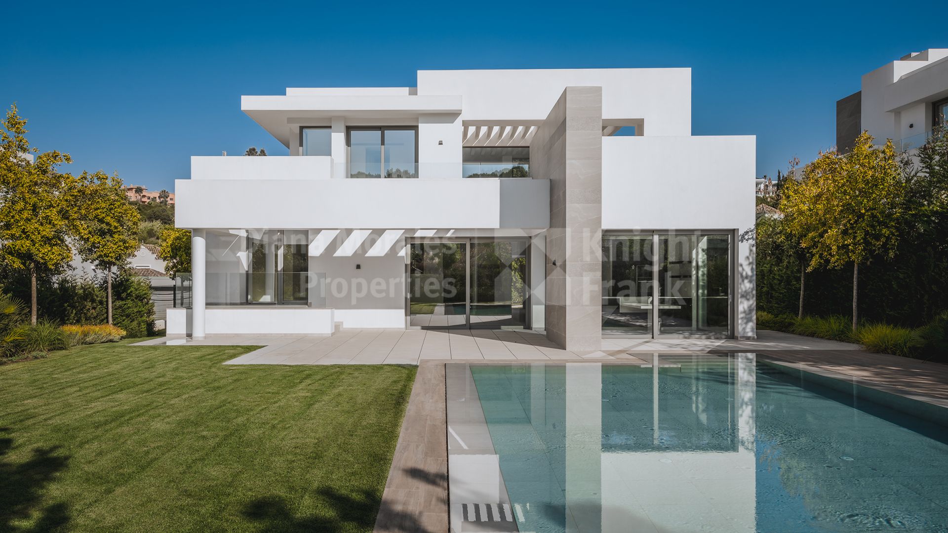 El Paraiso, Villa moderne et élégante de cinq chambres à coucher à Estepona Est