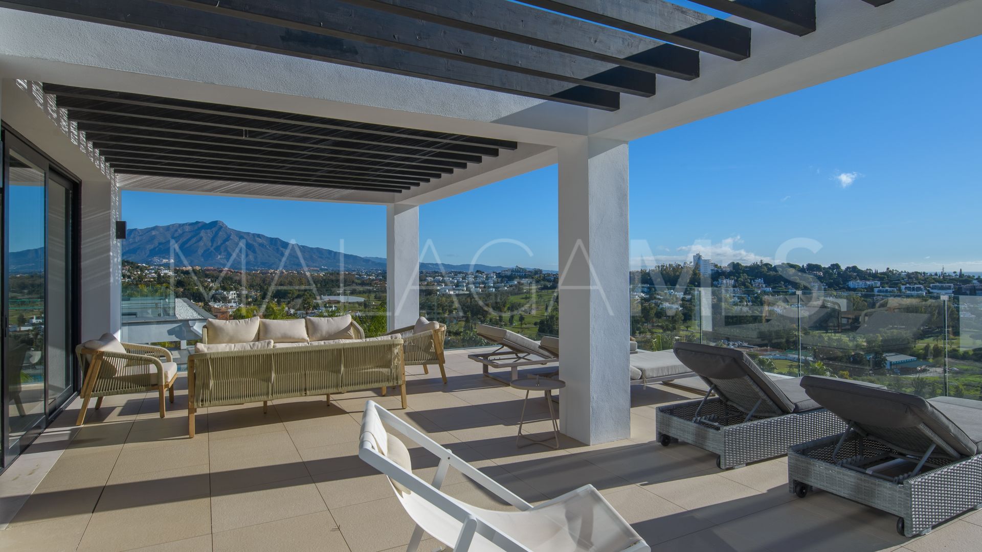 5 bedrooms villa for sale in El Paraiso