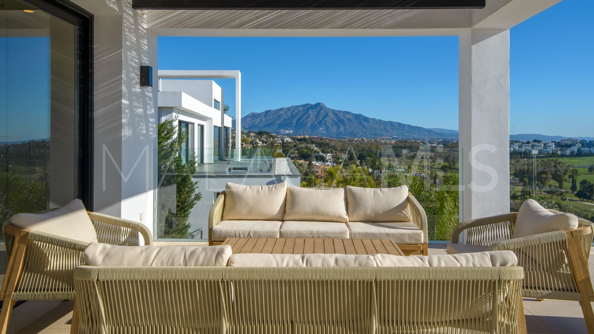 5 bedrooms villa for sale in El Paraiso