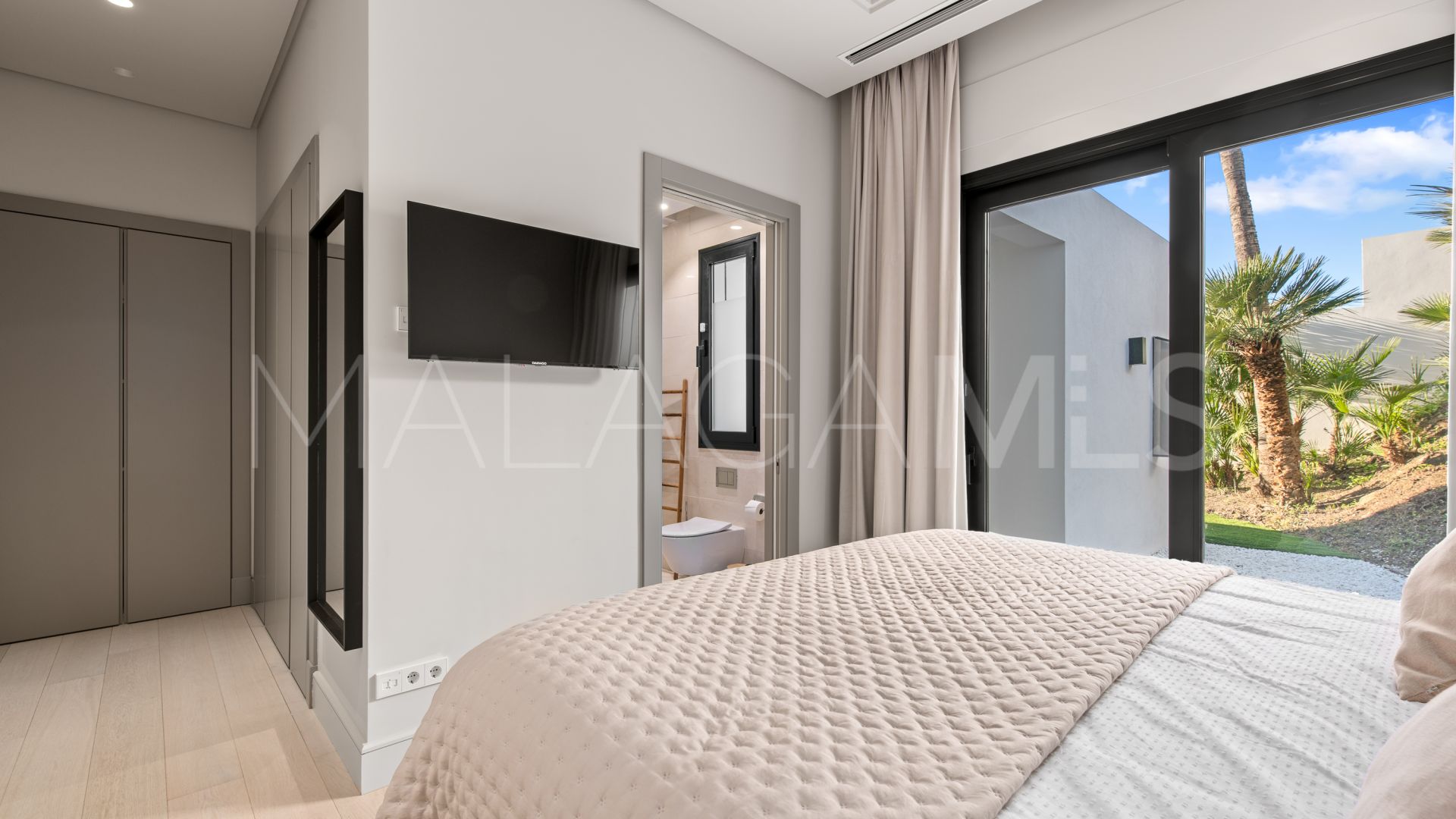 5 bedrooms villa for sale in El Paraiso