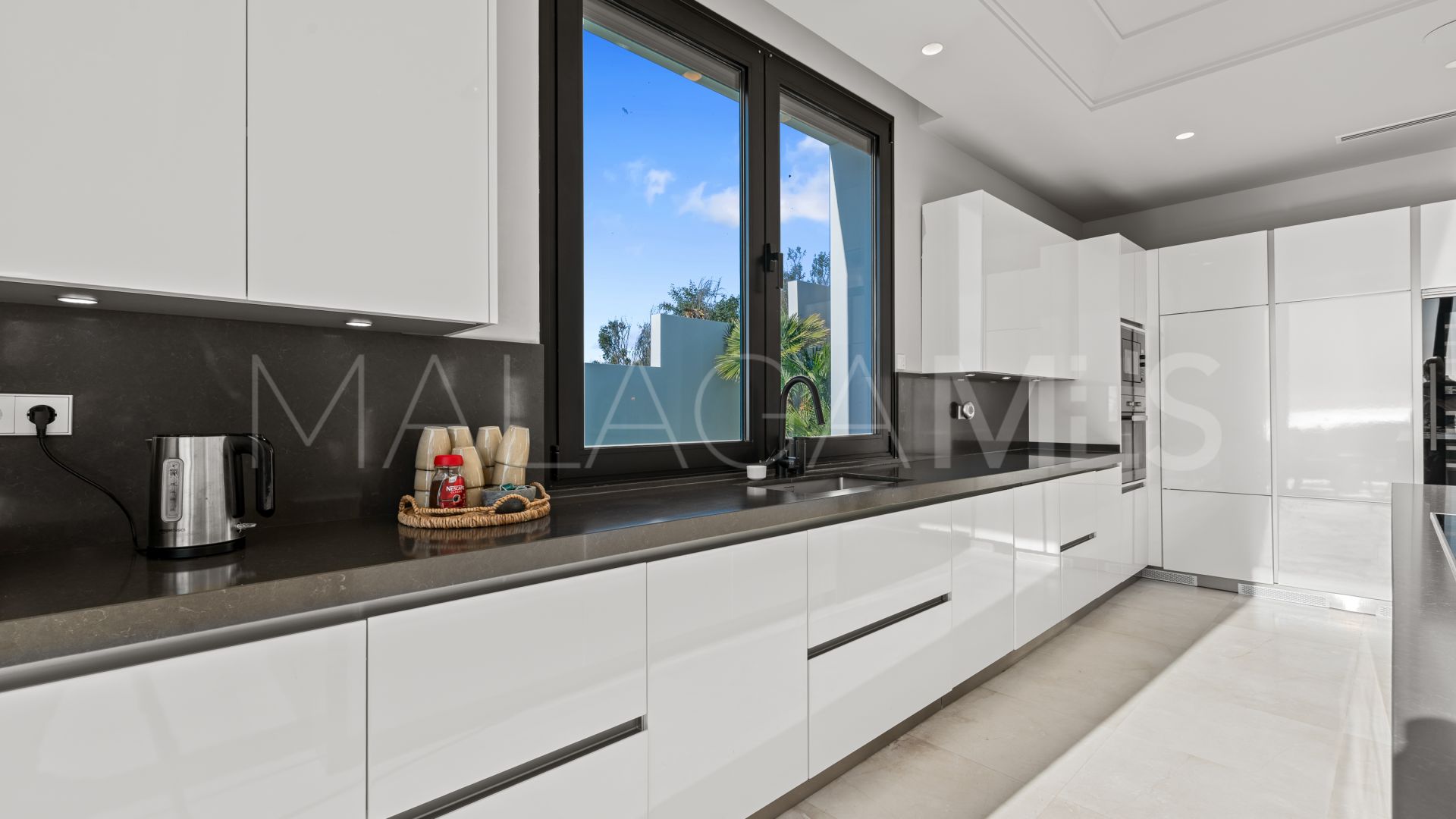 5 bedrooms villa for sale in El Paraiso