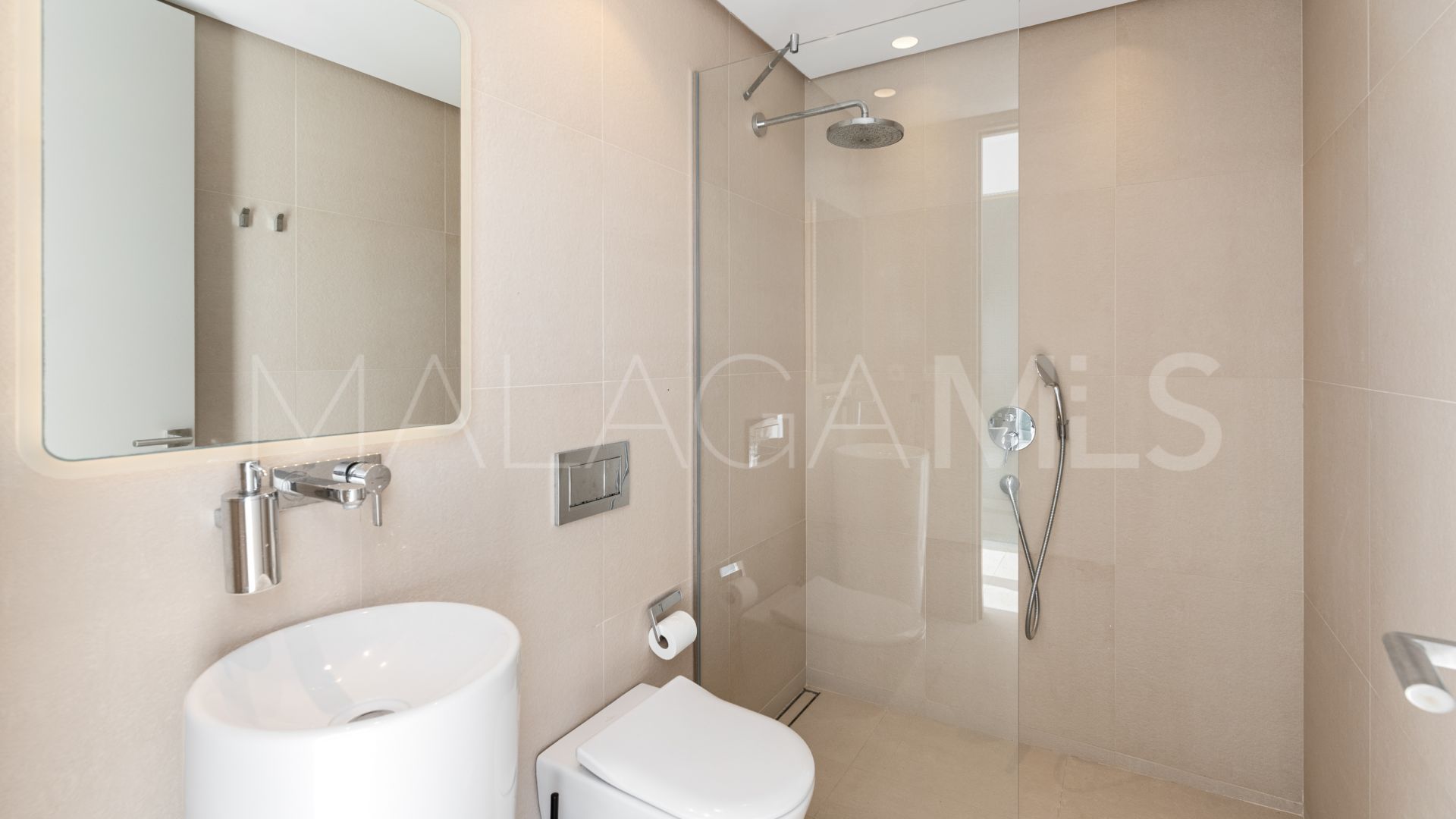 5 bedrooms villa for sale in El Paraiso