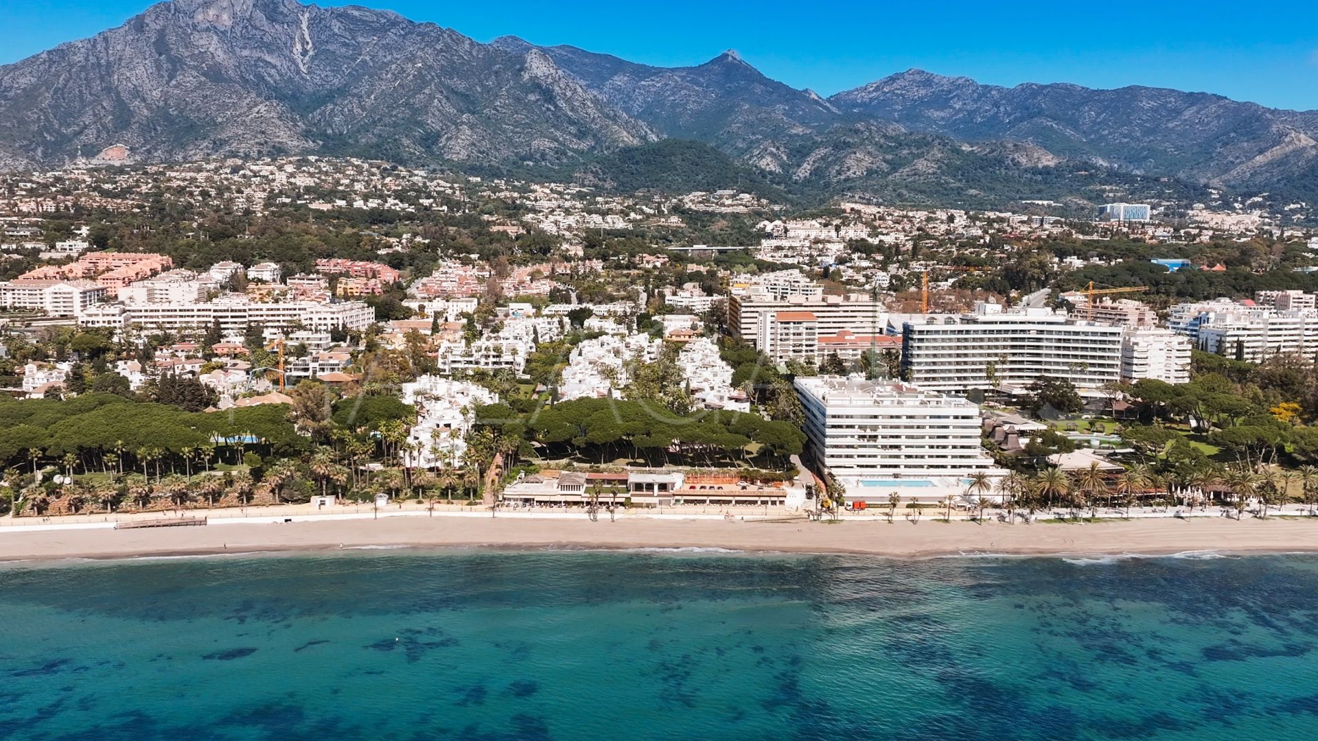 Zweistöckiges penthouse for sale in Alhambra del Mar