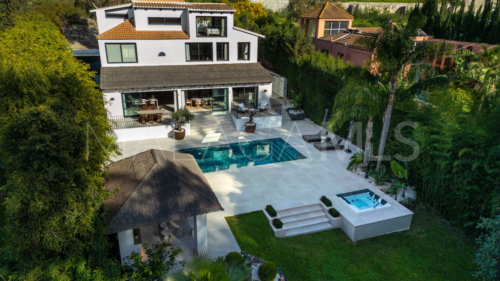 Buy villa with 5 bedrooms in Las Brisas