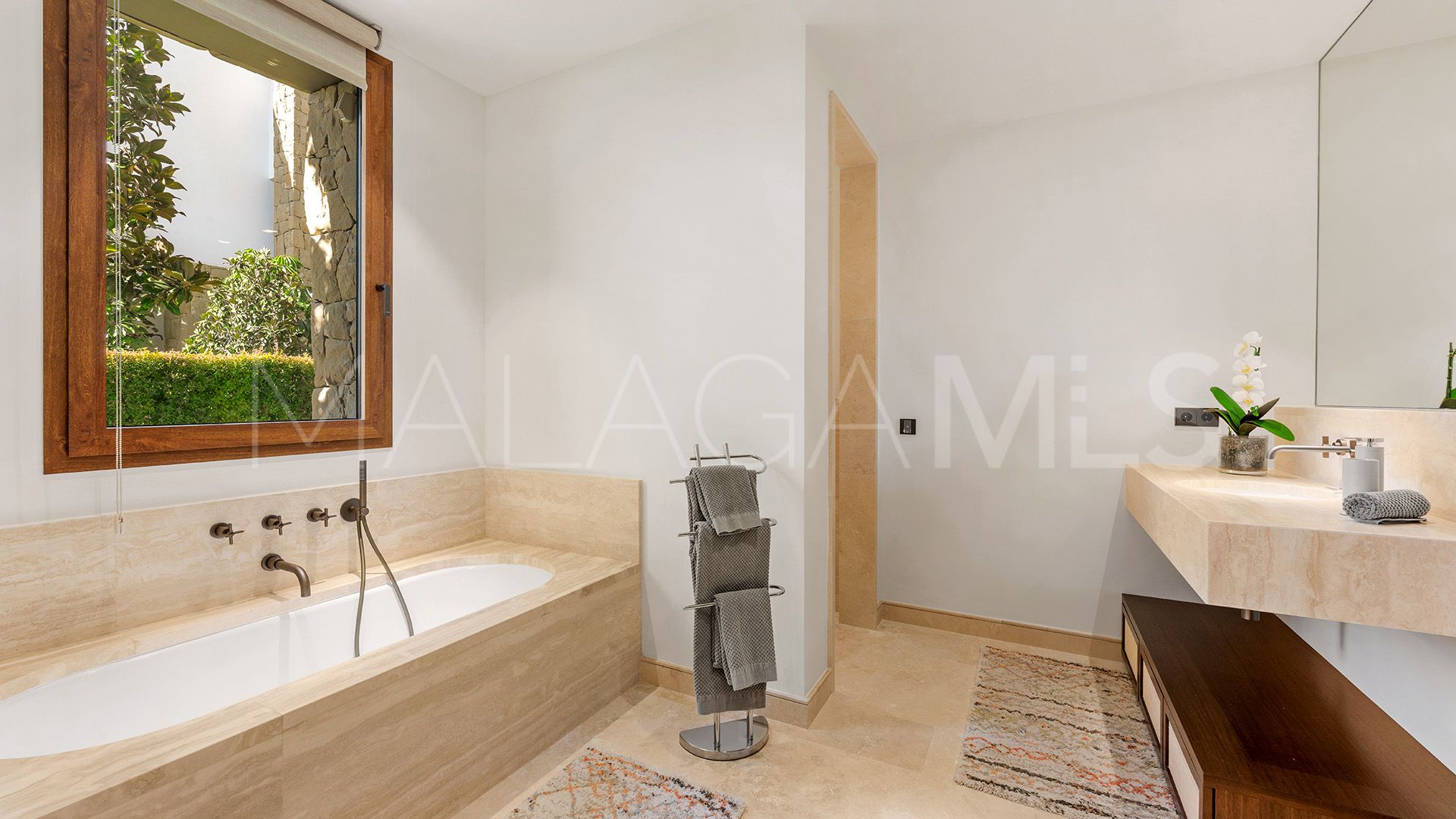 Lägenhet for sale in Finca Cortesin