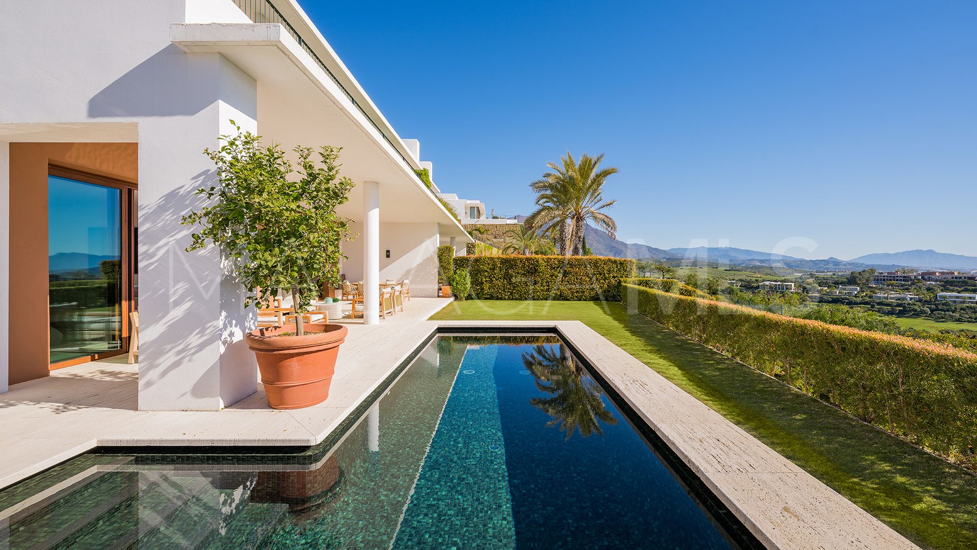 Lägenhet for sale in Finca Cortesin