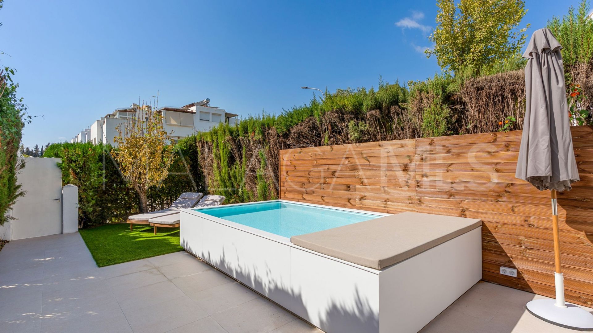 Buy town house in Nagüeles