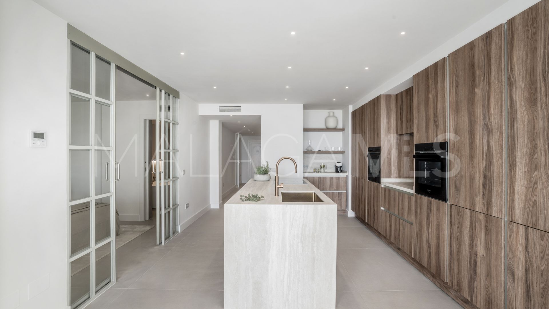 Markplanslägenhet for sale in Palacetes Los Belvederes