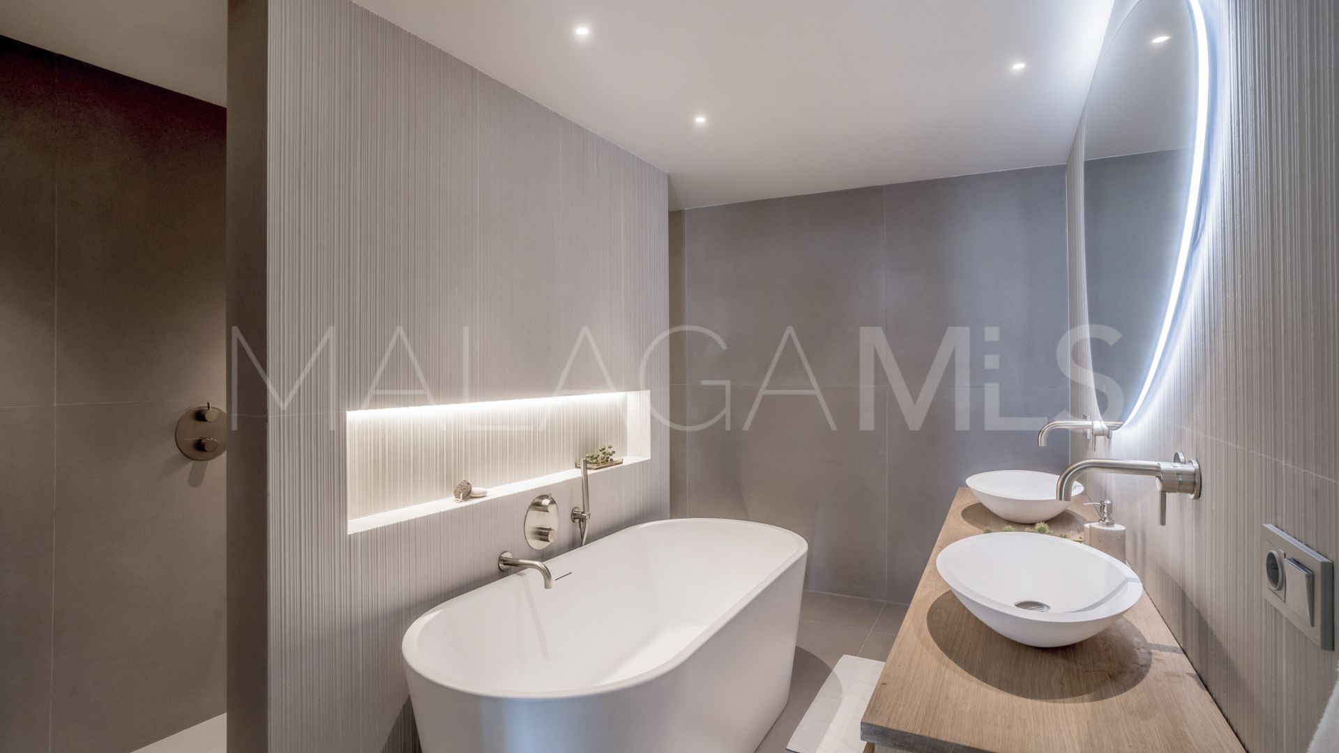 Markplanslägenhet for sale in Palacetes Los Belvederes